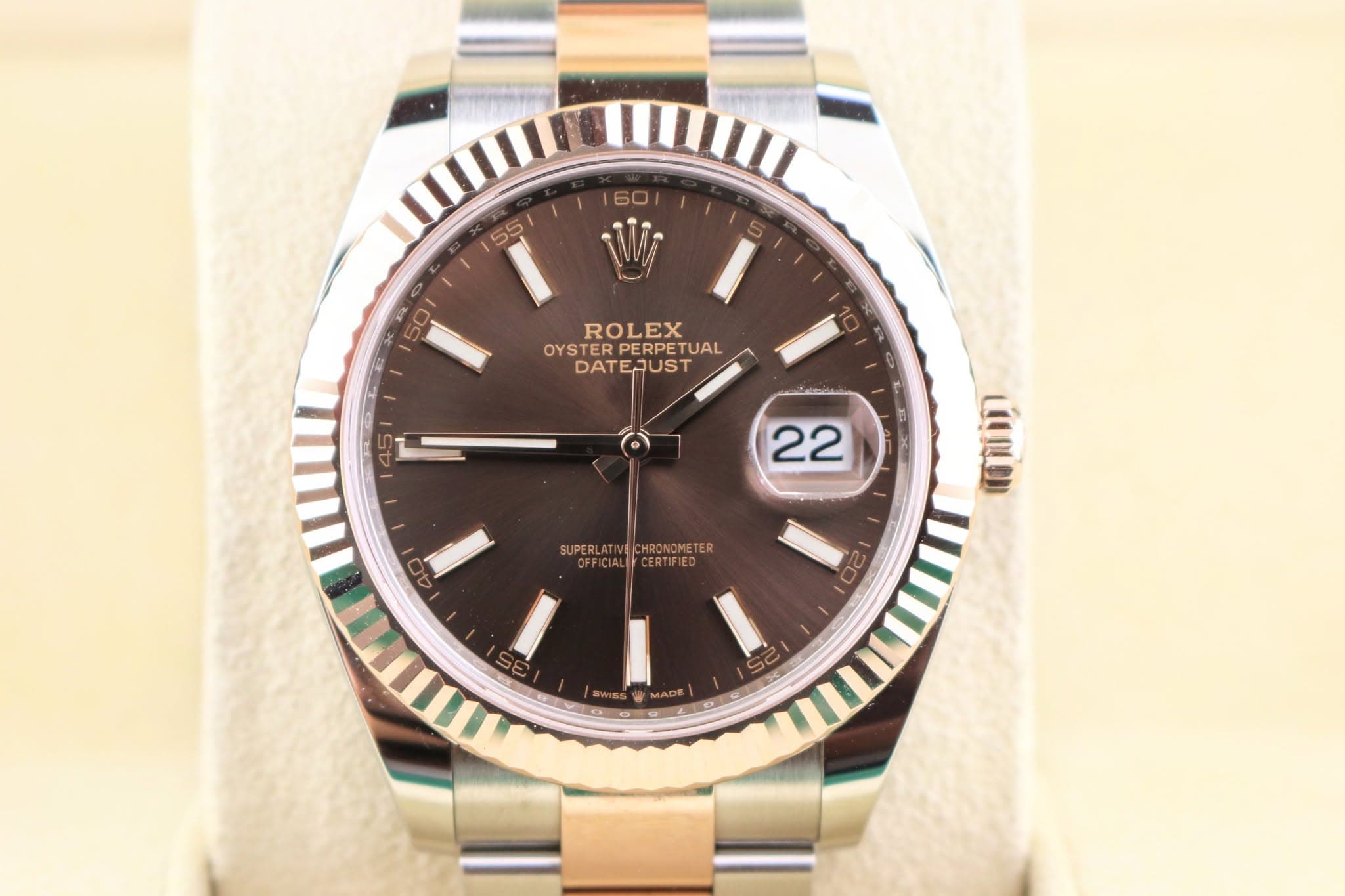 May be an image of wrist watch and text that says '60 55/ > X 50 ROLEX OYSTER OYS OYSTERPERPETUAL PERPETUAL DATE DATEJUST 45 22 40 SUPERLATINEHRONDMETE OFFICIALLYCERTIFIED…