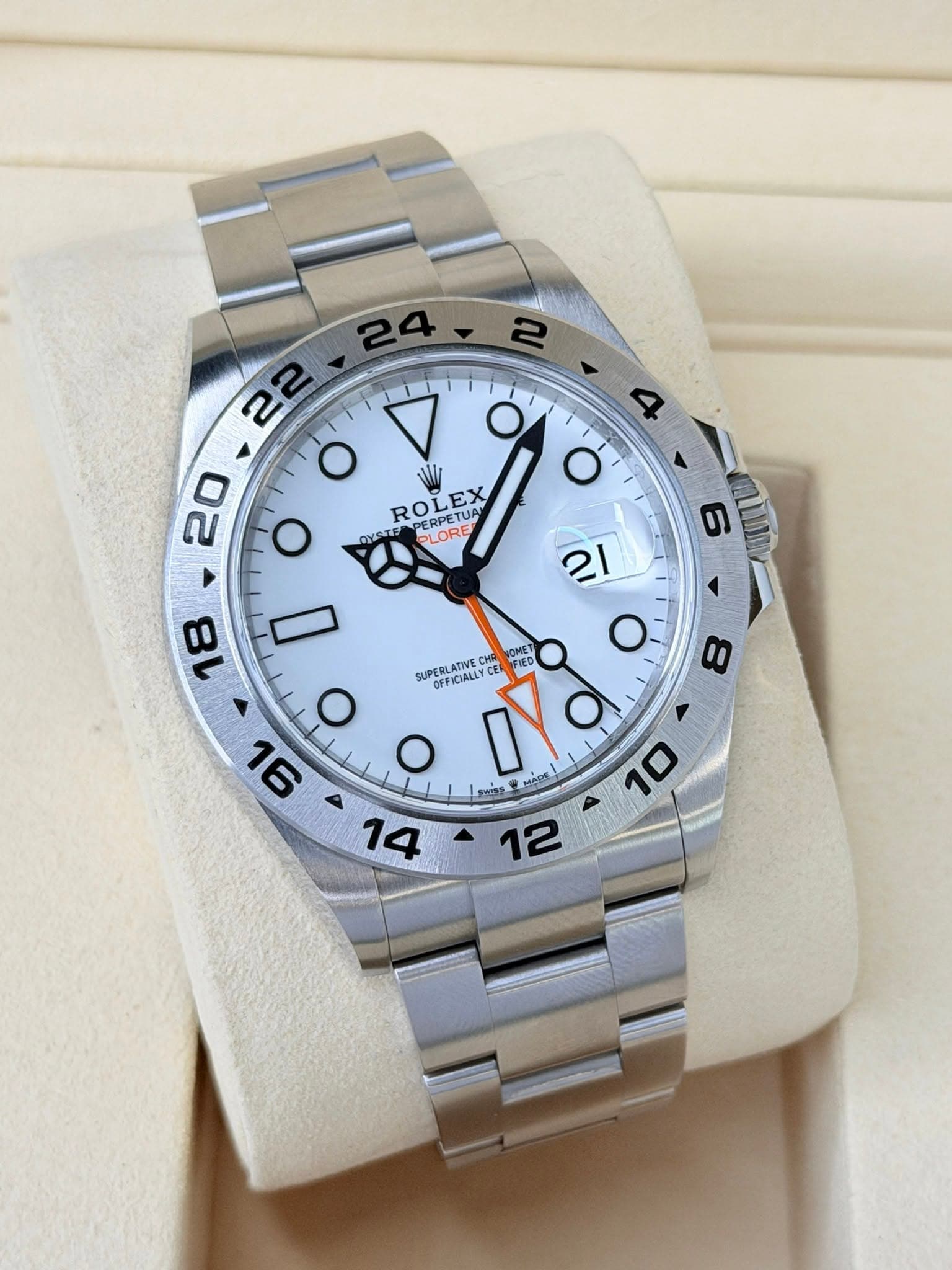 May be an image of wrist watch and text that says 'O 4 ό O 20 O ROLEX ETUA ETUA EX RO PERPETUA OYSTER PLORE CRC PERPETUA 6 18 21 o YOMET 下纸口 SUPER SUPERLATIVE FERJALLY CEL ELF D O…
