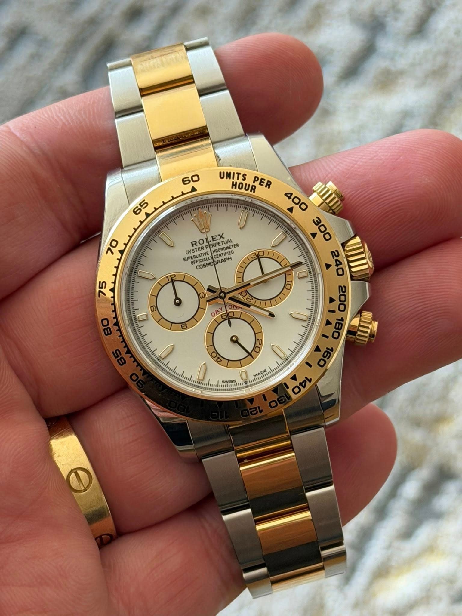 May be an image of wrist watch and text that says ' OYSTERP STERPERPETUAL SODNGMETER RONOMETER EX PeM ABAPИ UNITS HOUR PER 400 mIm 300 240 ॥ 200,180 ឃរូាល TIF 75 م 0 DAY OiN ENI…