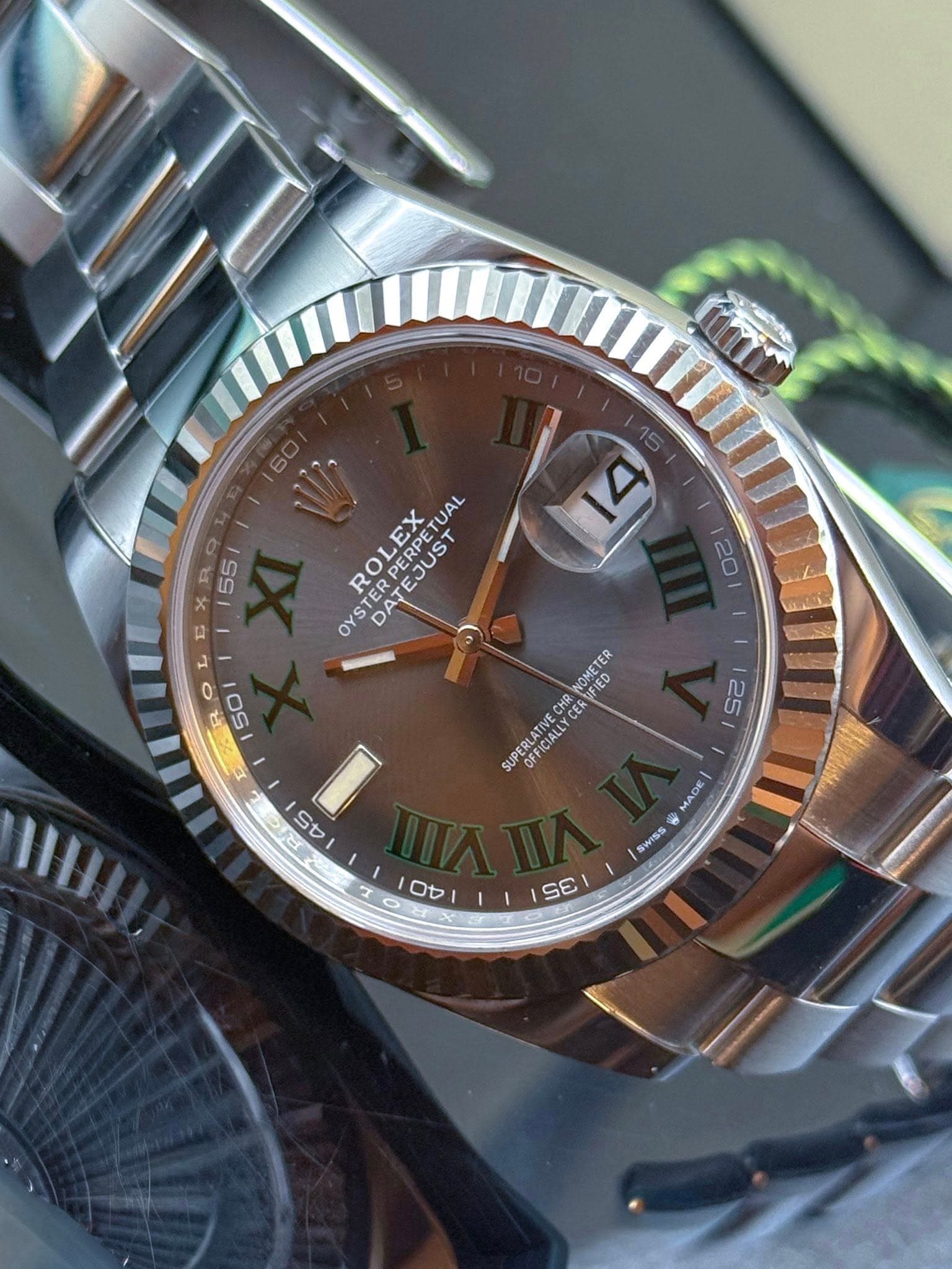 May be an image of wrist watch and text that says '60 15 R 55 ROLEX UAL TERP DATE RP OYS DAJEJUST LEX PERPET ERPET EJUST R E I L ١ O 50 20 V L NOMETER OFIED CER SUPERLATIVE…