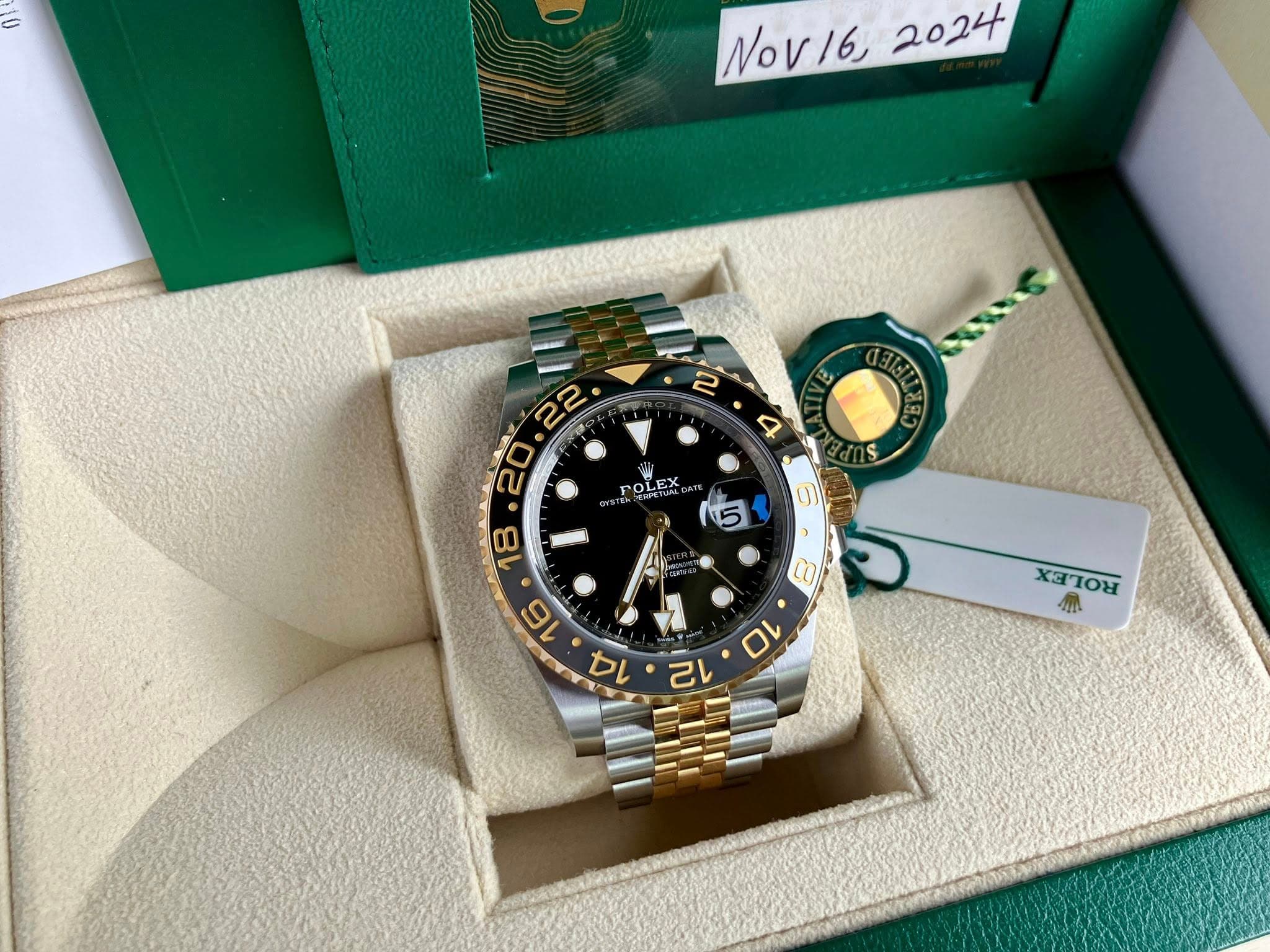 May be an image of wrist watch and text that says 'NovI6 2024 ن 2 t OLEX 5 16 14 XOTOR X3 OM ሓሉ o0 N2'