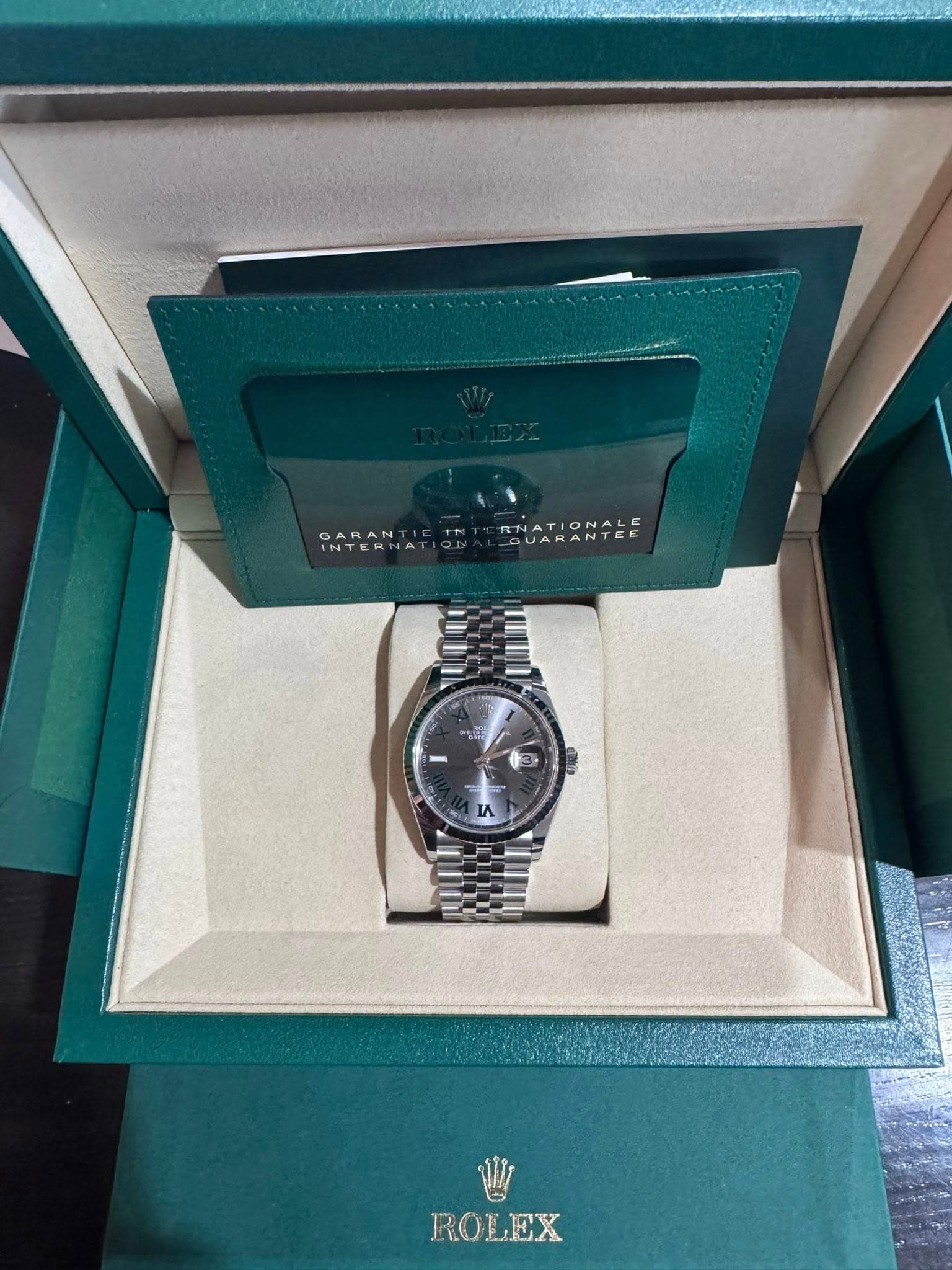 May be an image of wrist watch and text that says 'GARAN INTER NTERNA TNATION수는E BNATIONALE GUARANTEE 学 DOqI IA ROLEX'