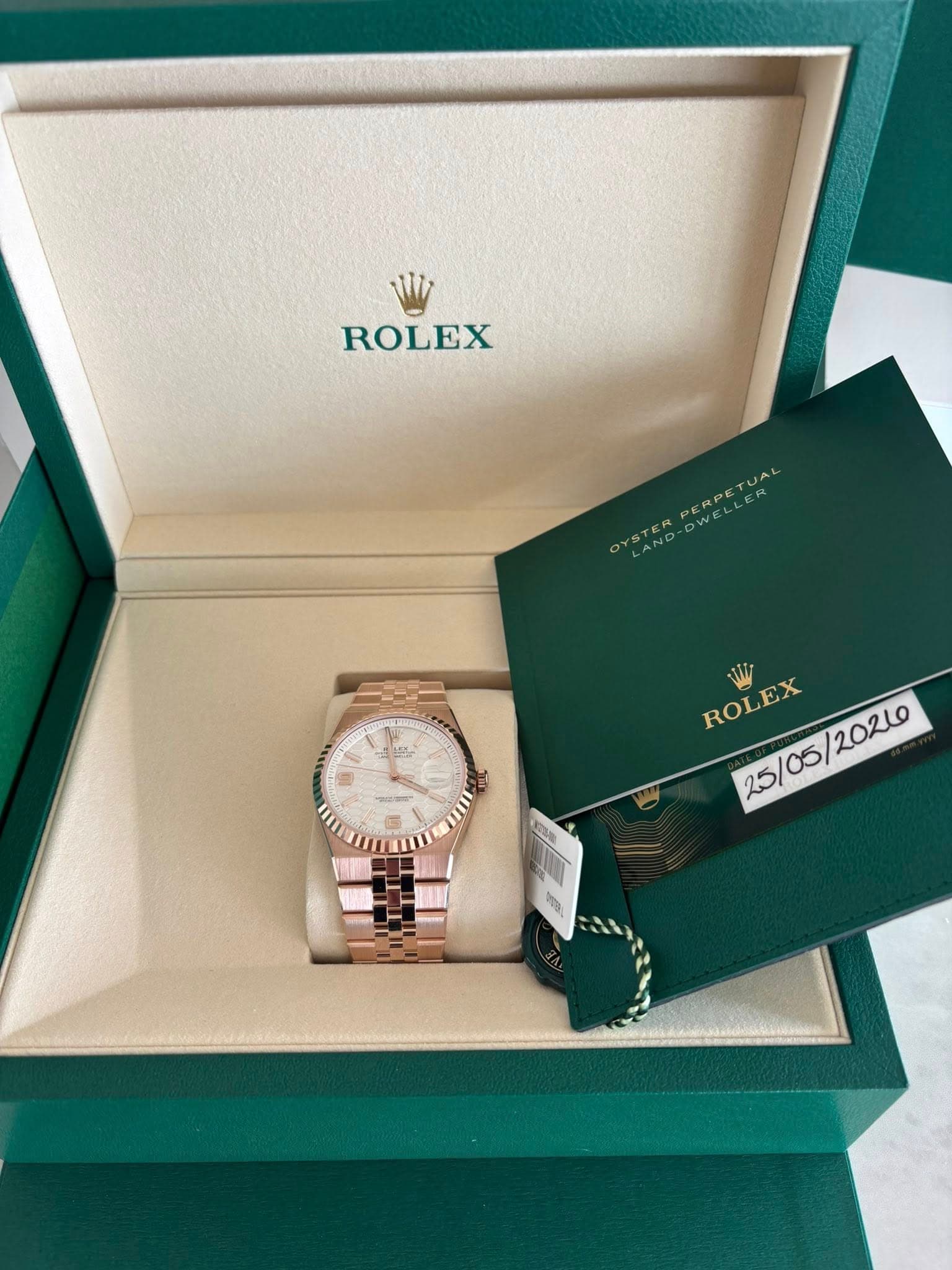 May be an image of wrist watch and text that says 'ROLEX ROLEX 20210 25/05/20219 25/05'