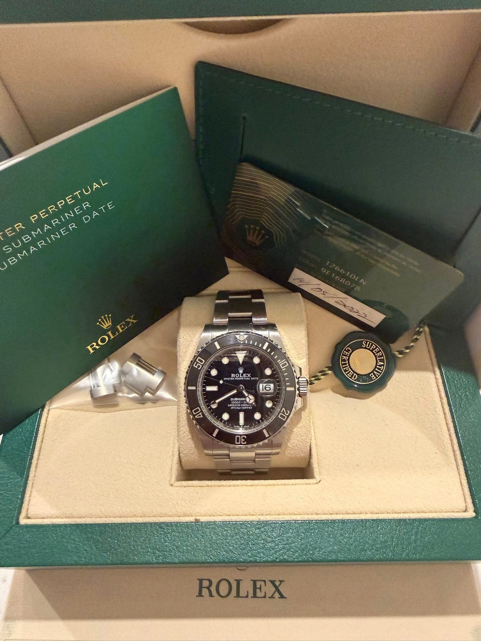 May be an image of wrist watch and text that says 'PERPETUAL MARINER DATE ER BMARINER UBMARIN ROL هم 50 ROLEX LEX 10. Un 16 "ាន - RAH + CUPER ERTIFTER AY ATIV 40 20 0E ROLEX'