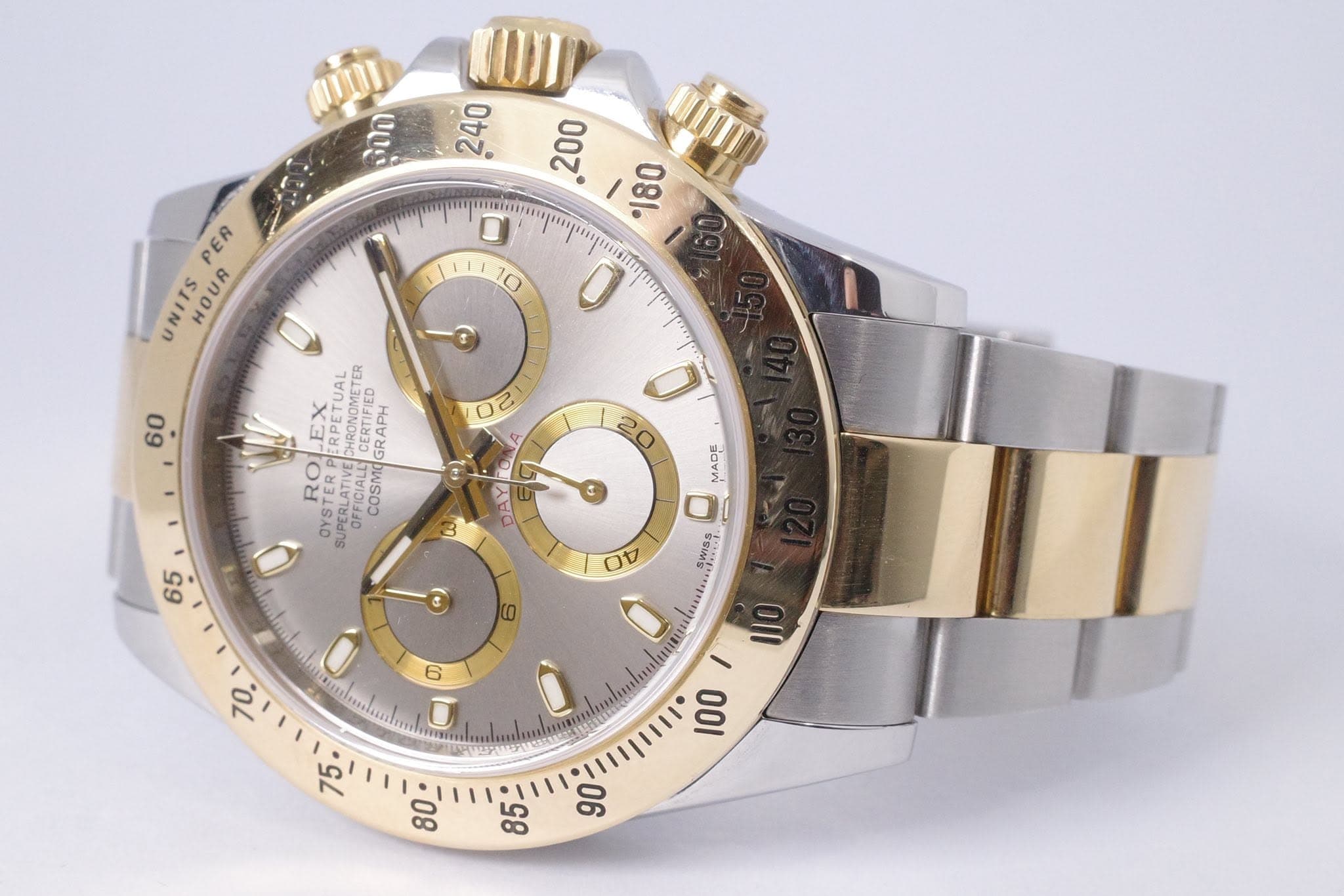 May be an image of wrist watch and text that says 'श् 240 PER UNITS HOUR 1/ 4Im EXTUAL POCIED RPERMETER E HRONOMETI CERTIFIER GRAPH APH RO OYPBLATALL ች OYSTATIV SUPERTICIALL…