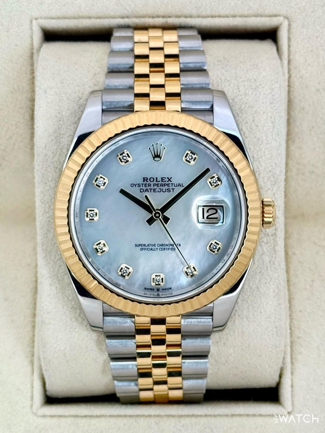 May be an image of wrist watch and text that says '西 ROLEX OYSTERPERPETU/ PERPETUAL JAL OYSTER TERTUA DATEJUST T L 12 SUPERLATIVE SUTR IPEBLATIVECHRONOME COMeH ER OFFICIALLY…