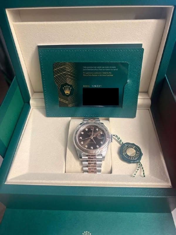 May be an image of wrist watch and text that says '126331 و ۲ Sa 4 و मे ね 5 UFIED CICD'