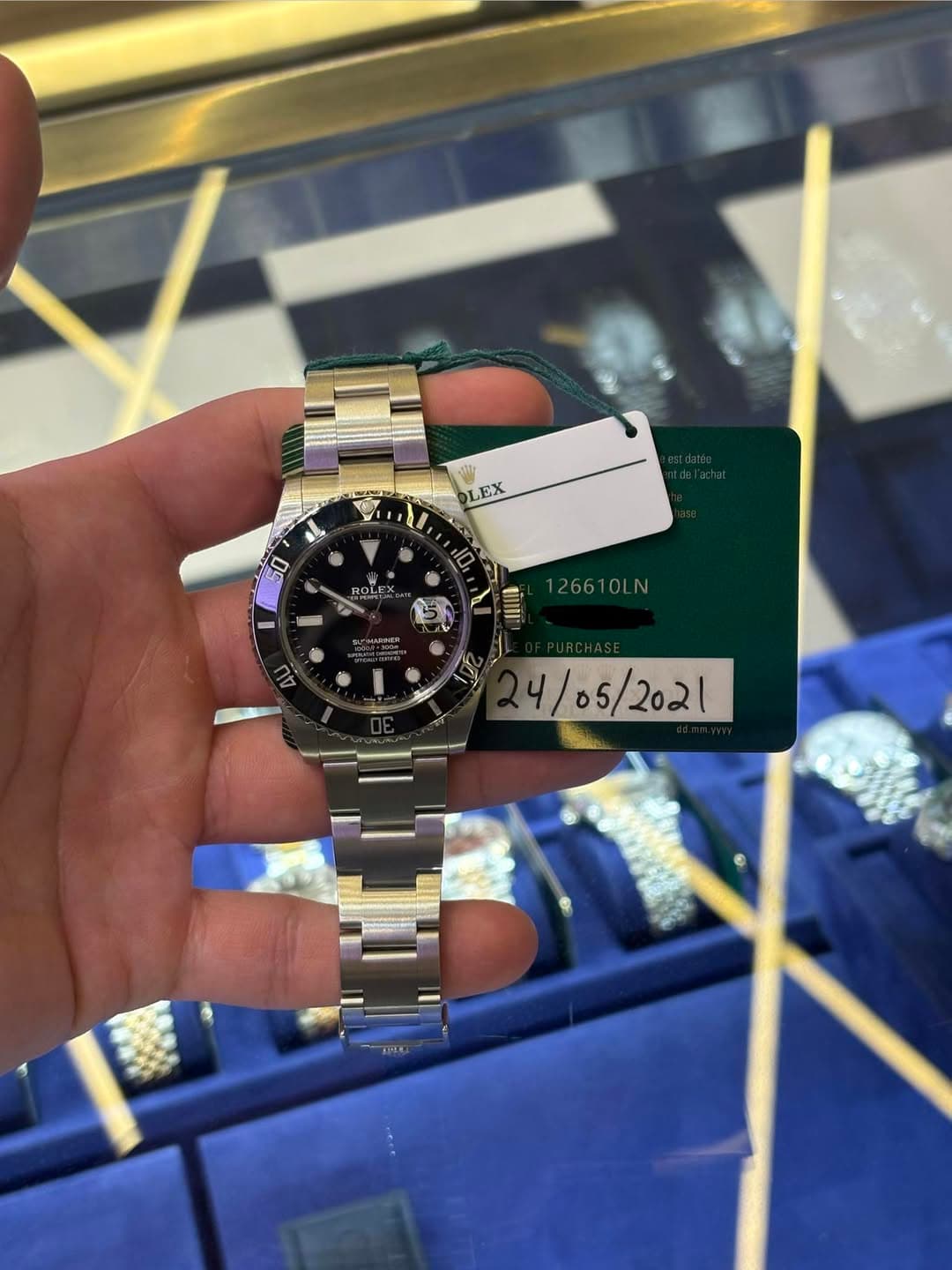 May be an image of wrist watch and text that says 'LEX D ROLE MA3HR 26610LN 4/05/ '