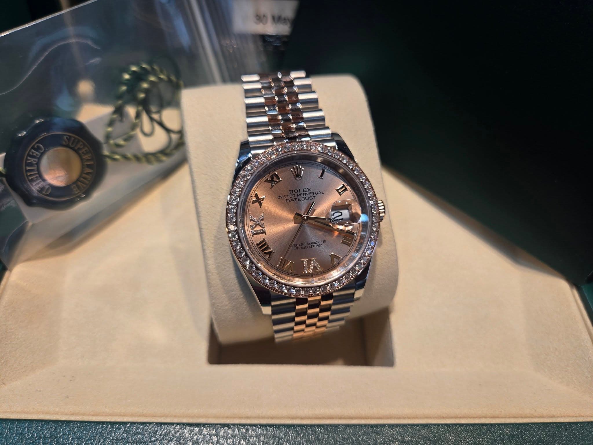 May be an image of wrist watch and text that says '00 II Yg ጽ'