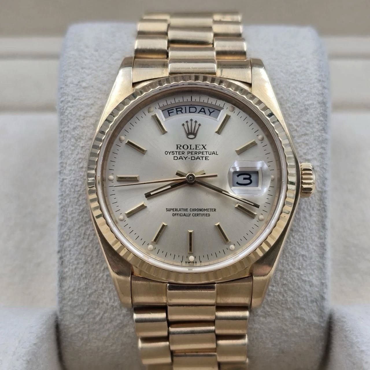 May be an image of wrist watch and text that says 'Ln 国工 ۱.۰.۱ ROLEX OYSTER OYSTERPERPETUAL TERPERPI PERPETUAL UAL DAY-DATE DAT DAY 3 SERTE SUPERJATIECEROHOMETER CHRONOMETER…