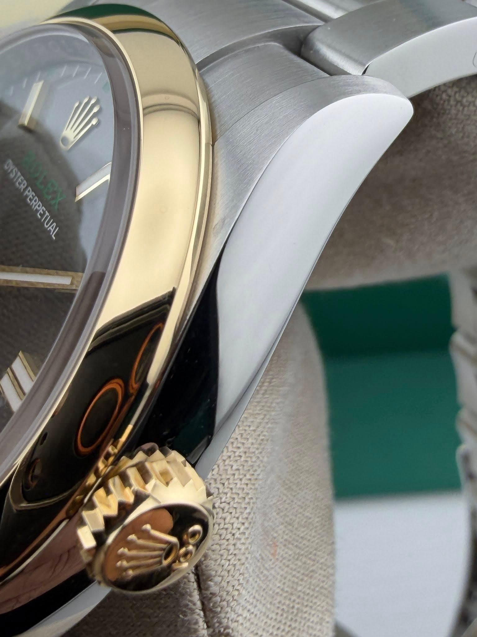 May be an image of wrist watch and text that says 'DISTER YSTER PERPETUAL ER PERPETUAL ሥዱረልት'