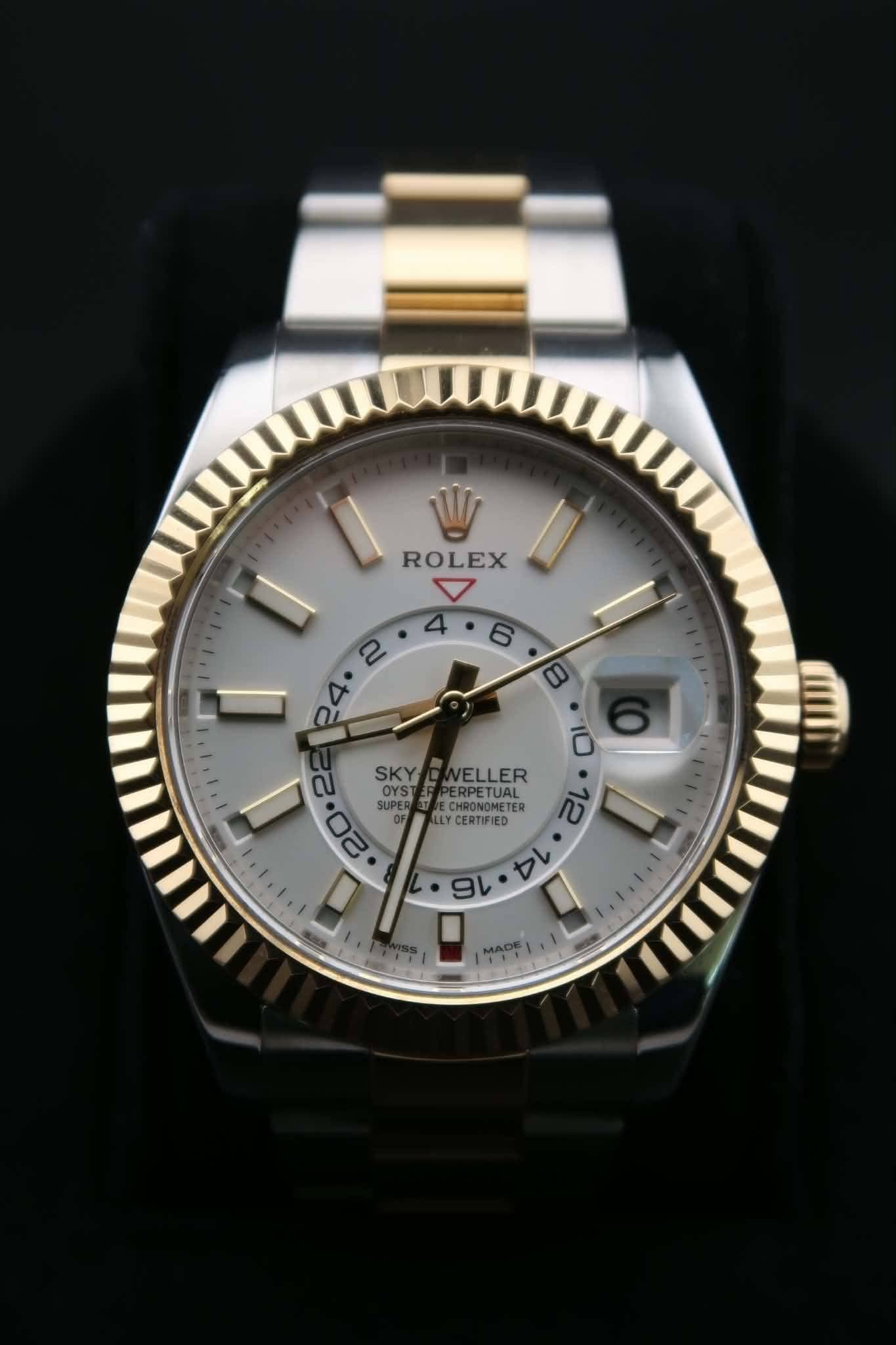 May be an image of wrist watch and text that says '۱ ROLEX I 2 ي1 4. и 6 8 10 2 SKY WELLER 22. SKYOWELLER UTS OYST ERPETUAL ERPETUAL SUPE ALLY LYC CERTIFIED 12 9レ・カ V 4 9レ…