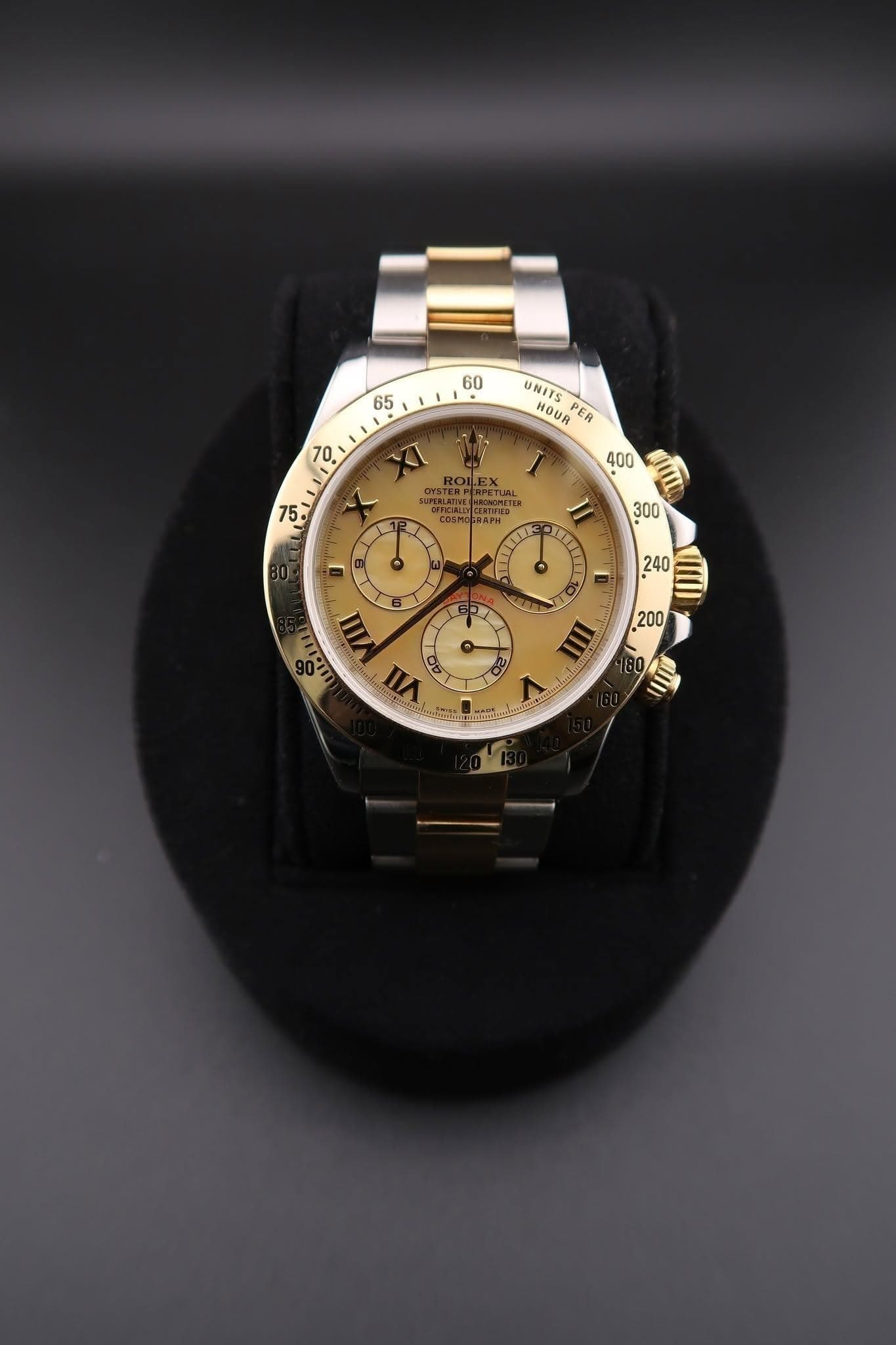 May be an image of wrist watch and text that says '60 65 UNITS HOUR PEA EA A 0 L 400 O 300 ® 240 SI 200 mII AI d 180'