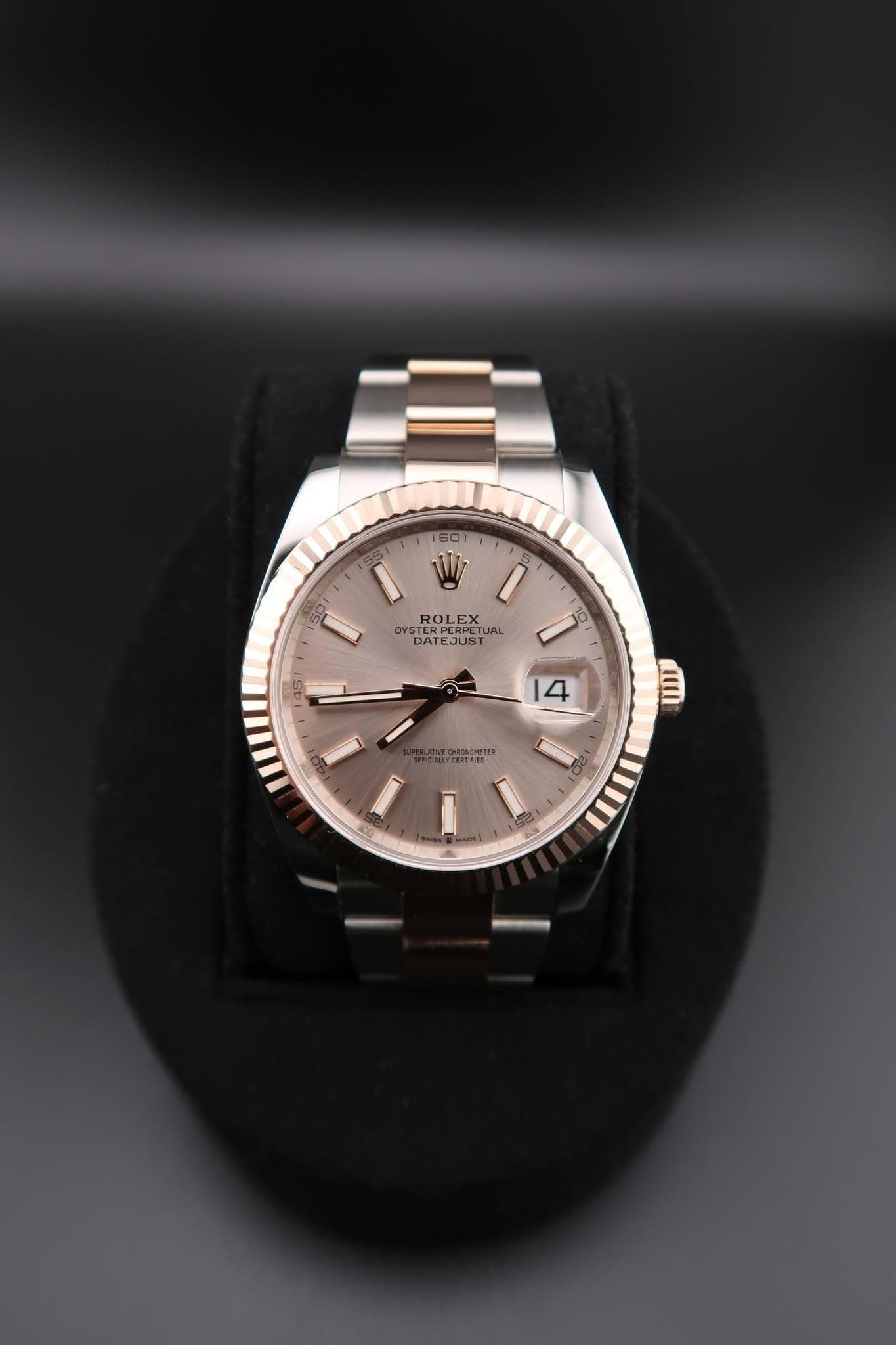 May be an image of wrist watch and text that says '160 N-ROLEXIAI TERPE DYS ROLEX EX ERPETUA TUAI DAT DATEJUST דפוה EJUST 10 45 4 መጣ ECIROMONCTES'