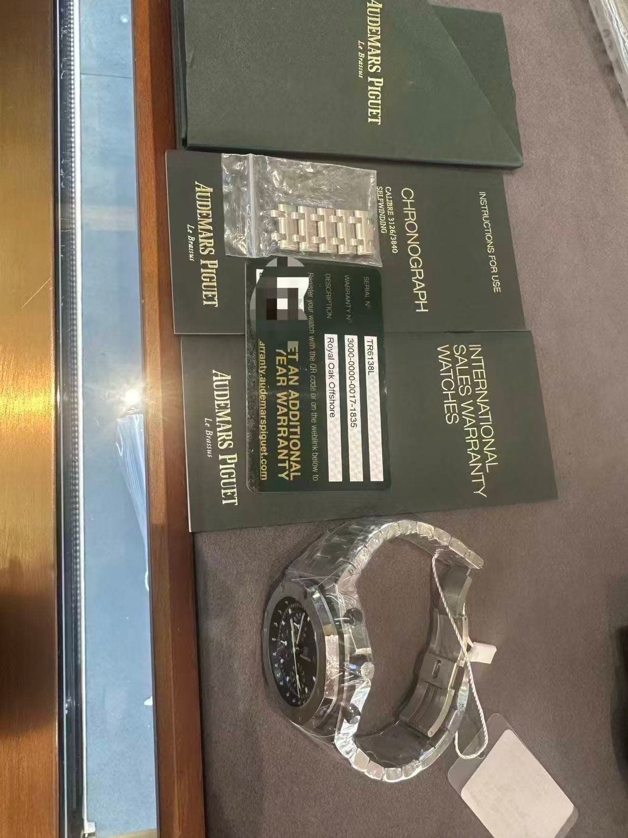 May be an image of wrist watch and text that says 'L BRaJNs AUDEMARS PIGUET INST CTIONS 0P FOR USE Le CALERINDAN CALJBRE3125/3840 CHRONOGRAPH BлaHblT AUDEMARS PIGUET EAN 00000-00…