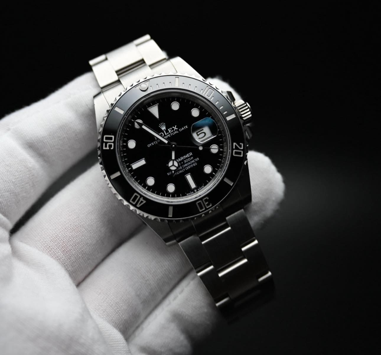 May be an image of wrist watch and text that says 'D 50 5 RINER 20'