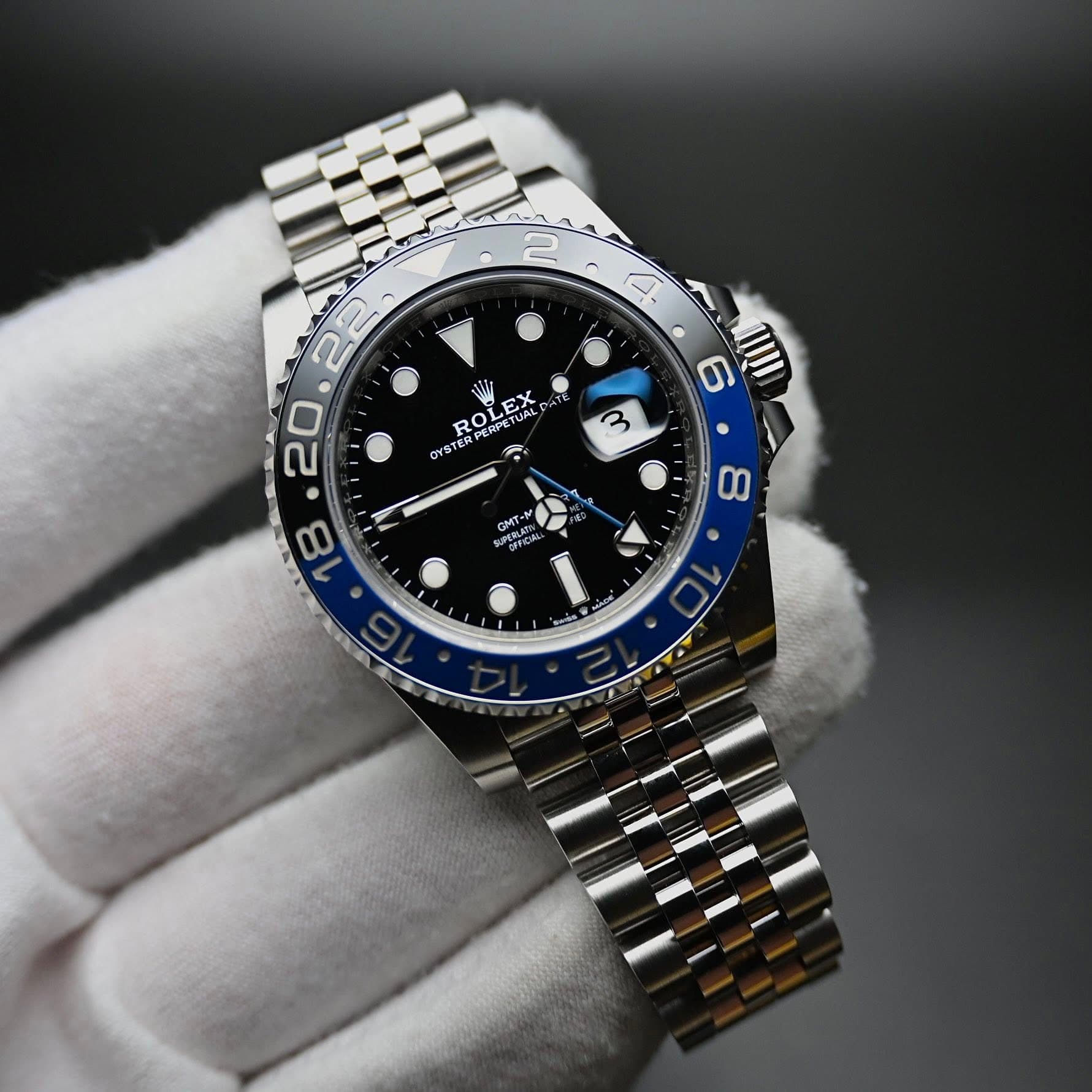 May be an image of wrist watch and text that says 'STERPERPETUAL ROLEX X RO G Ε ERP 6 III GMT- KC 8 C'