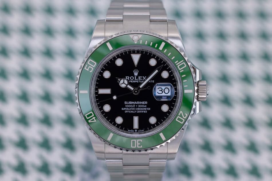 May be an image of wrist watch and text that says '50 ROLEX PERPETUP 10 30 SUBMARINER 1000/ 300m 300m MODNENETE RONOMETER RONOMETER OFFICIALLY.CERTIFIED 40 MADE 20 SUISS 30'