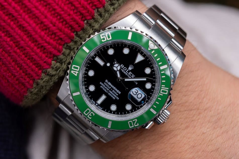 May be an image of wrist watch and text that says '50 AO ROL ROLEX PERPE EX WI SUPEDIOO SUPE SUPERLA OrAl ERLAT UPERLATIVE UPERLATA ESMN SUBMAR CEONONS EERTEAG CERT NTFER HRONOME…