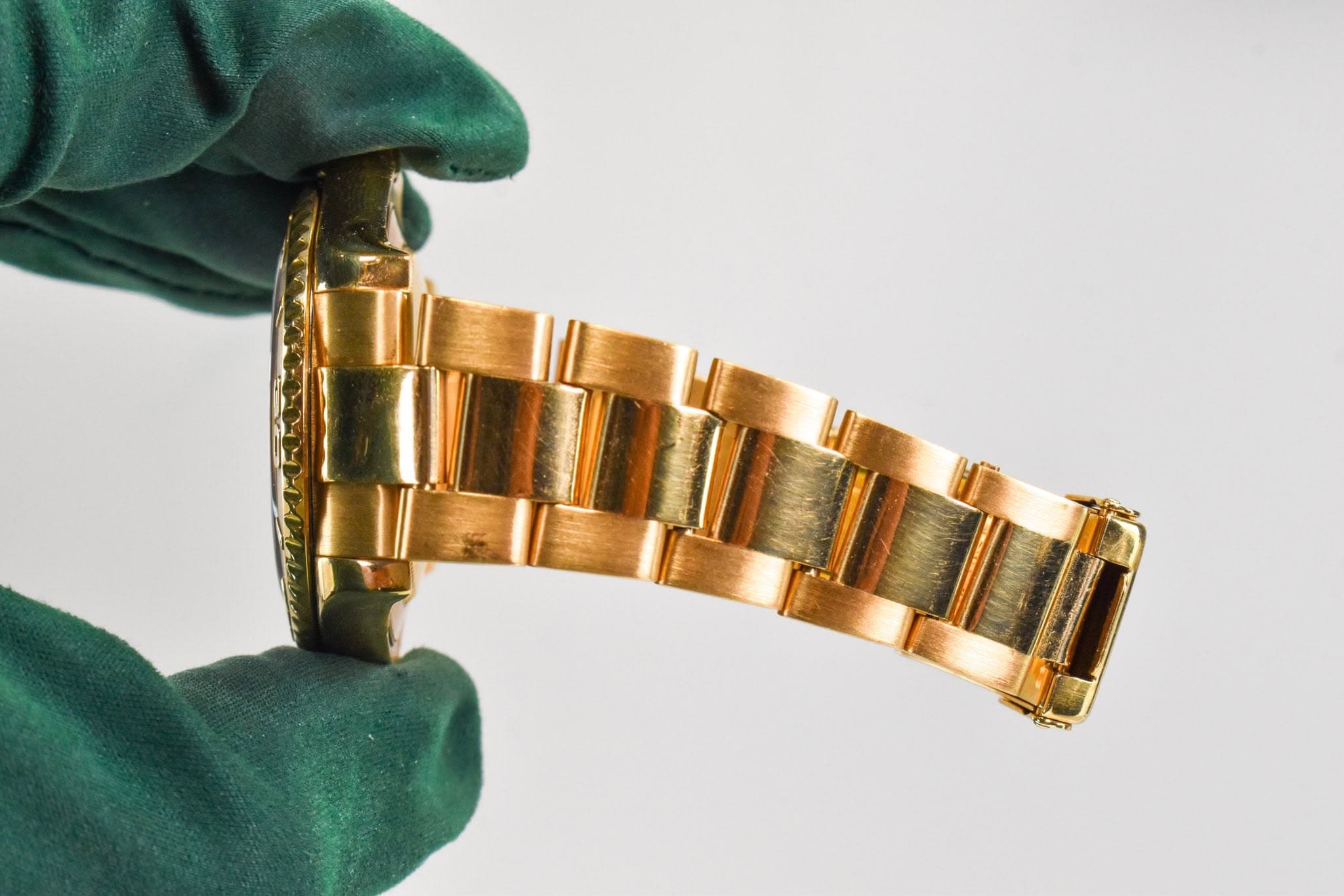 Rolex Yacht Master Black Mother of Pearl Dial Automatic 18K Yellow Gold Oysterlock Bracelet Men's Watch 16628BMSO, photo 2