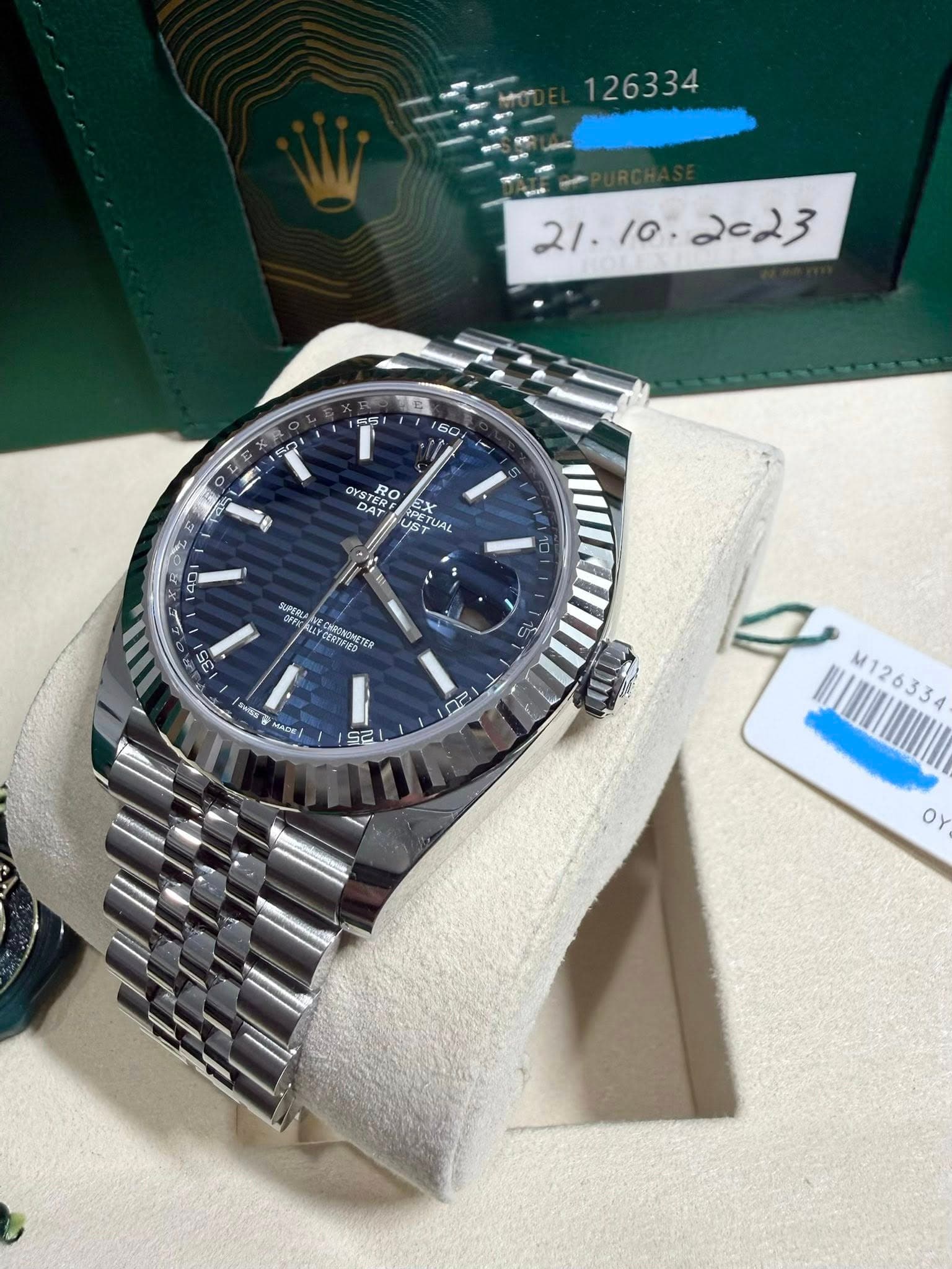 May be an image of wrist watch and text that says ' ES ل & 60 츠 OYS VRO STERE RO RO EX EX DAT UST RPET PETU AL 8 ١ 10 SUPERLA YCENTFE2 5 CE 15 8e가 MADE ገ SR M126334 M126334…