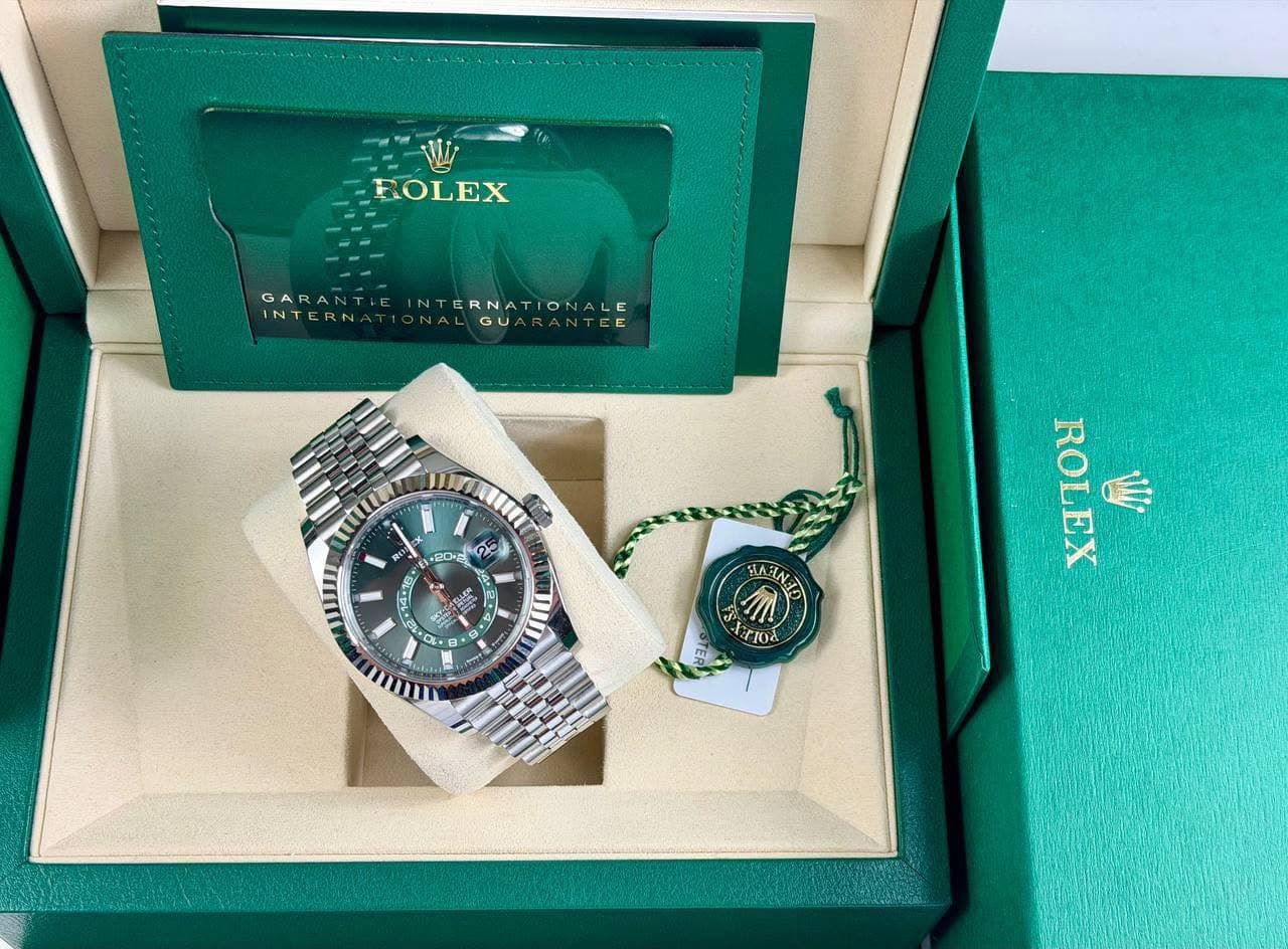 May be an image of wrist watch and text that says 'エビ ROLEX GARANT INTERN INTERNATIONALE NALGUA ONALGUARANTEE GU +20 20-2 V ፈትጵ A+ ልብ a 1으초일 ٣ 8 a ΜΛΗΝΙΝ 6лH ซ่ำ HUC ROLEX EX'