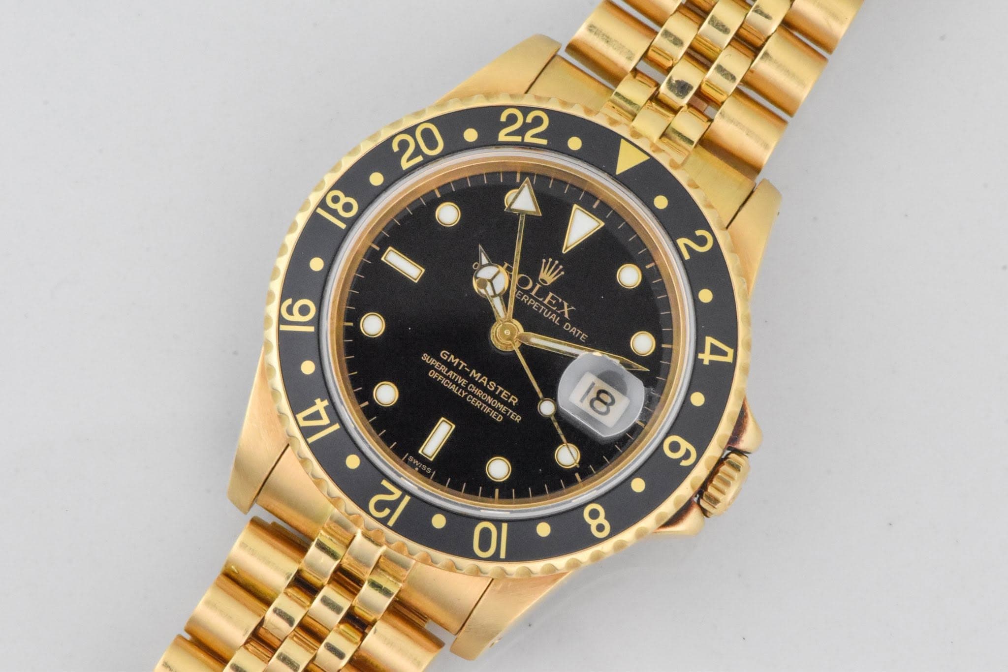 May be an image of wrist watch and text that says '百県 م RPE OLEX UAL DATE SUP GMT OFEATIVE OFFICIALLY UPERLATIVE PERLATR CALLY CHROM VECHRONOM CERTIFIED ARON MAS MASTER RONOMET…