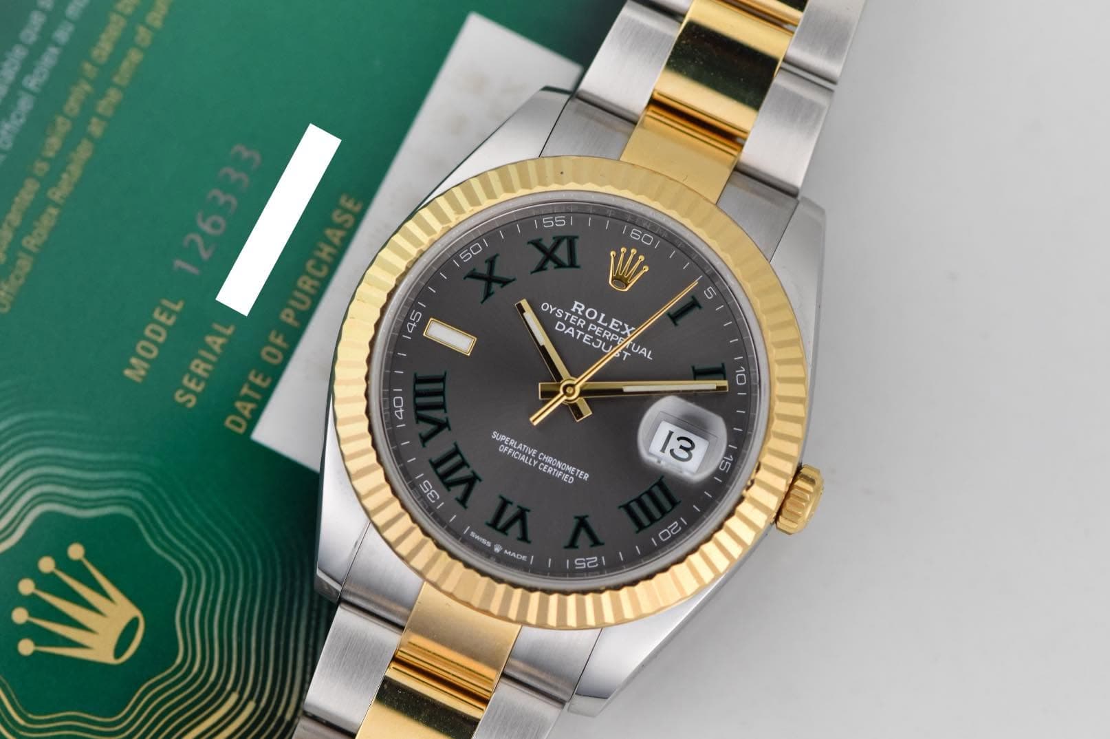 May be an image of wrist watch and text that says ' MODEL MODEL SERIA 60 W OYS OYSTER ERPERPE DATE ROLEX PERPE EJU UAL 40 10 SUPERL SUPERLATIVE OFFICSALLY CHRONOMETER ER CERTIFIEDβ¦