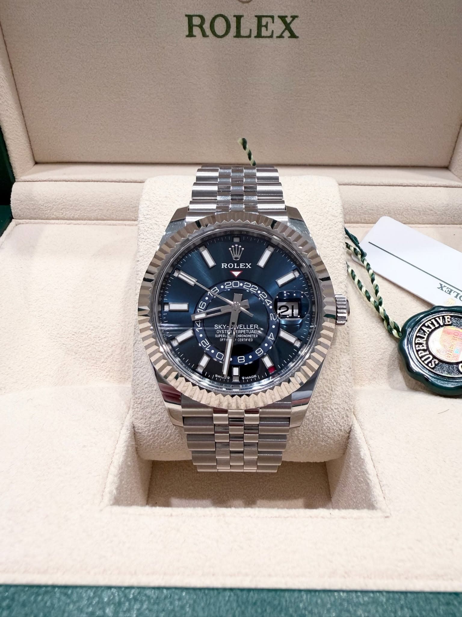 May be an image of wrist watch and text that says 'ROLEX مممممد ROLEX EX I 2 U SKY- VEL ER ER דר L LU 0 0 S B B 本 2 : 品:'