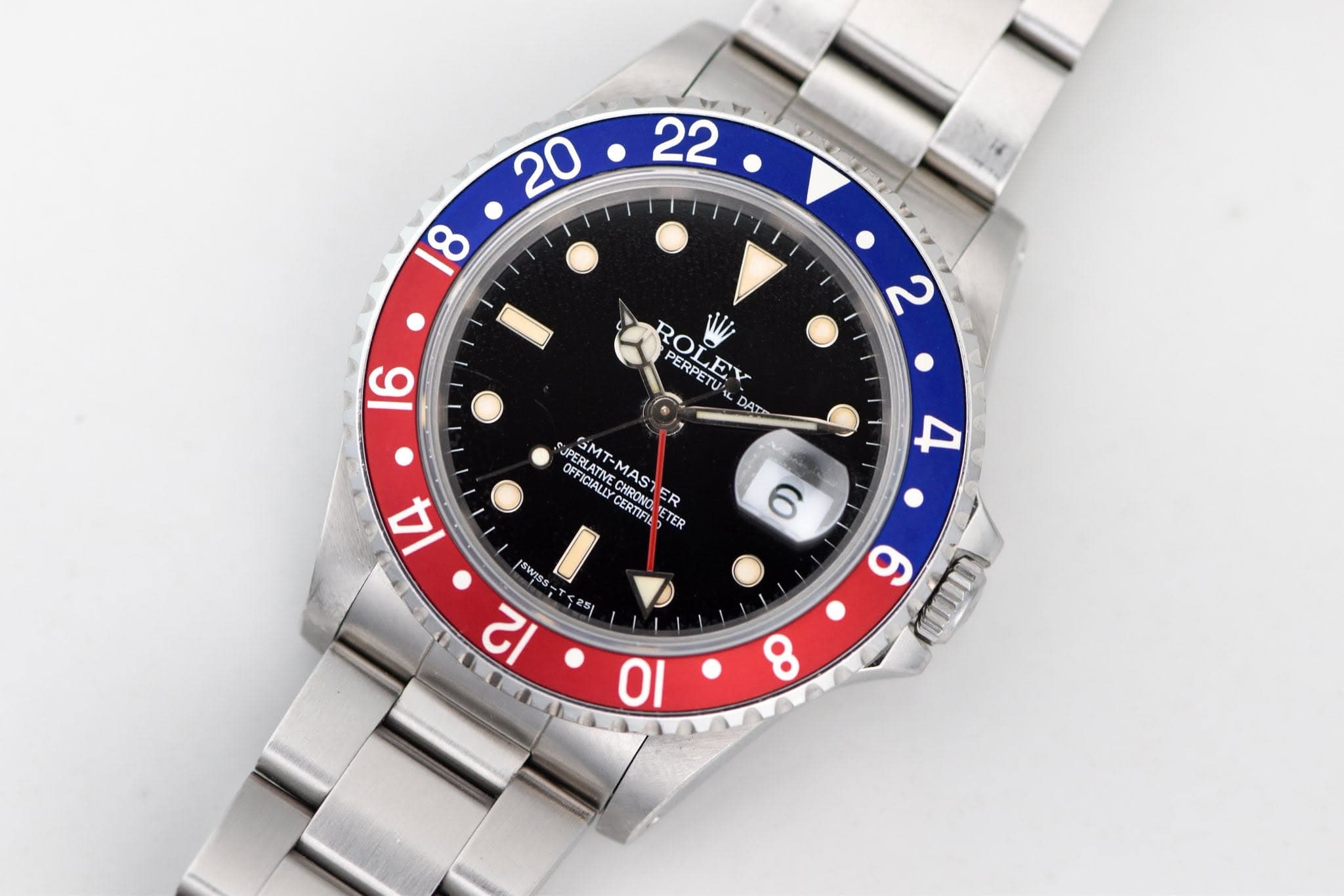May be an image of wrist watch and text that says ' ROLEY EV PEEIY PERPETU ERPEY DAT JPERE OS OFF OFENIYE PERLATIVE ERE RATMAS FICALIY SMT-MAS ALIY AS άAO HRONG ER CERTIFI TER SWIS…