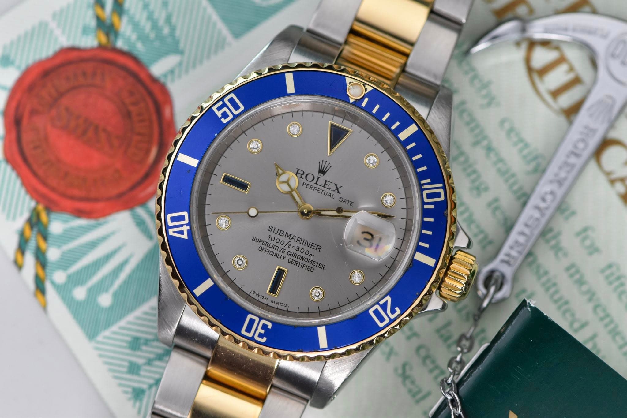 May be an image of wrist watch and text that says '50 ROLEX PERPETUAL DATE 40 SUPERLATIVE OESICIALY Δ00 SUBMARINER OFFICIALLY SWIDS SW I CHRONOME CERTIFIED MADE 30 ereby TI OInK…