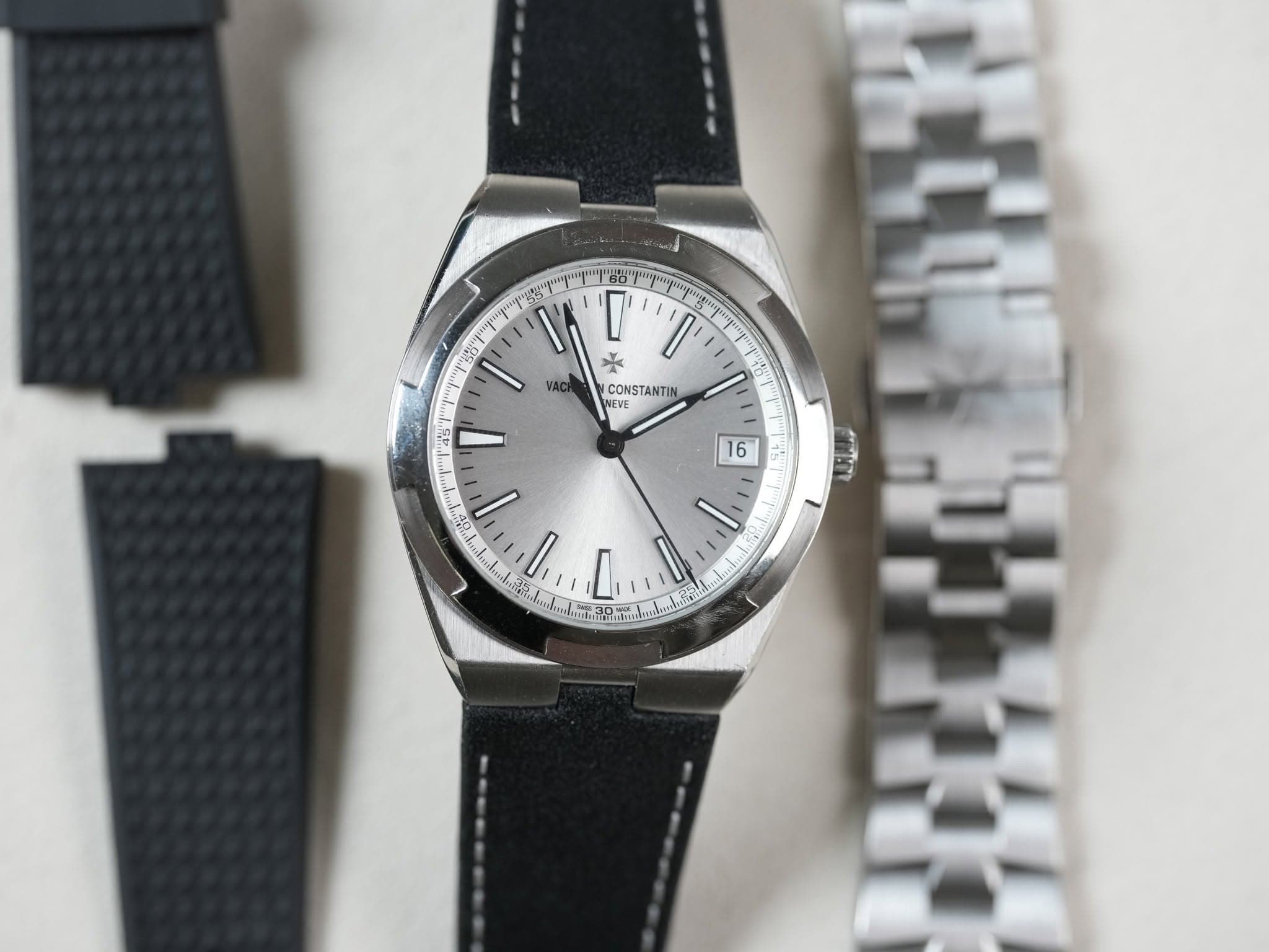 May be an image of wrist watch and text that says 'l' 'D' I 1 l' ¥ VACH AC CONSTANTIN CONSTANTIN NEVE 16 / រំ.ណ: I DE 美三'