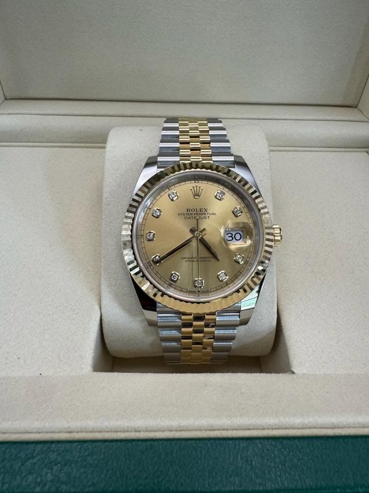 May be an image of wrist watch and text that says 'W 山 N 福 2 OV OYS ROLEX OYSTERI PaM DATEHUST PETUAL AL JUST B ਦਾ و 30 3េ'