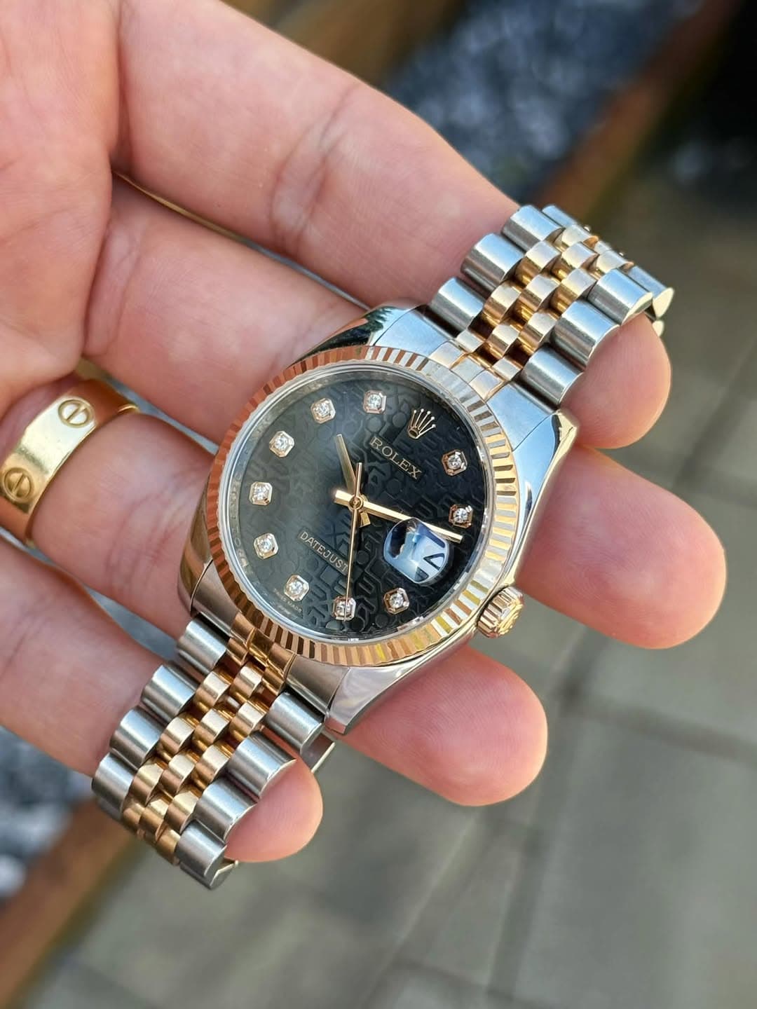 May be an image of wrist watch and text that says 'RO 町 ROLEX I 1Ey DATE DATEJUST 14'
