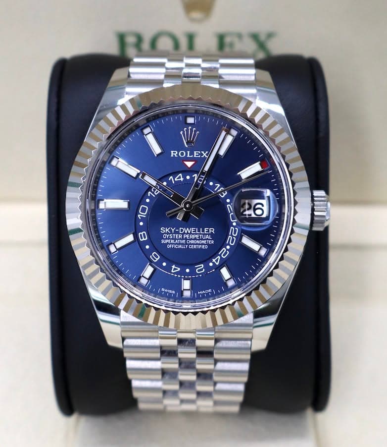 May be an image of wrist watch and text that says 'ROI / ROLEX 14 三i าส 12 10 יויהי 8 6 SKY- DWEI SKY-DWELLER LLER OYSTE OYSTER ERPETUAL UPERLATIVE RONOMETER PERPETUAL…