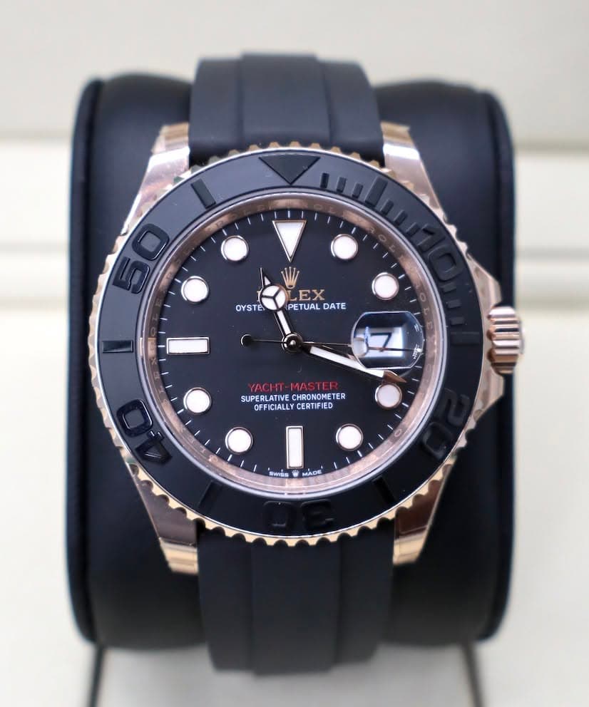 May be an image of wrist watch and text that says 'P EX OYSTÉ PE PETUAL OYSTE.PETUALDATE DATE আকাম 品 ဃ ر SUPERLATIVE SUPERLATINECHRONOMET CHRONOMETER SUPERLATINECHRONONETER ER…