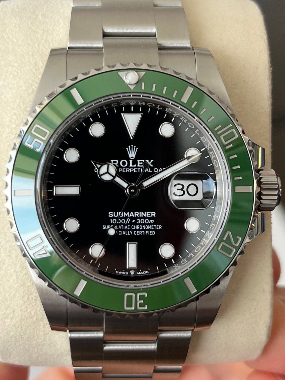 May be an image of wrist watch and text that says '50 ROLEX PERPETI τι AL DA 10 30 SUFMARINER O/ 300m SUPrALATIVE SUPE/LATIVECHRONOMETER LATIVE CHRONOMETER supr ICIALLYCERTIFIED…