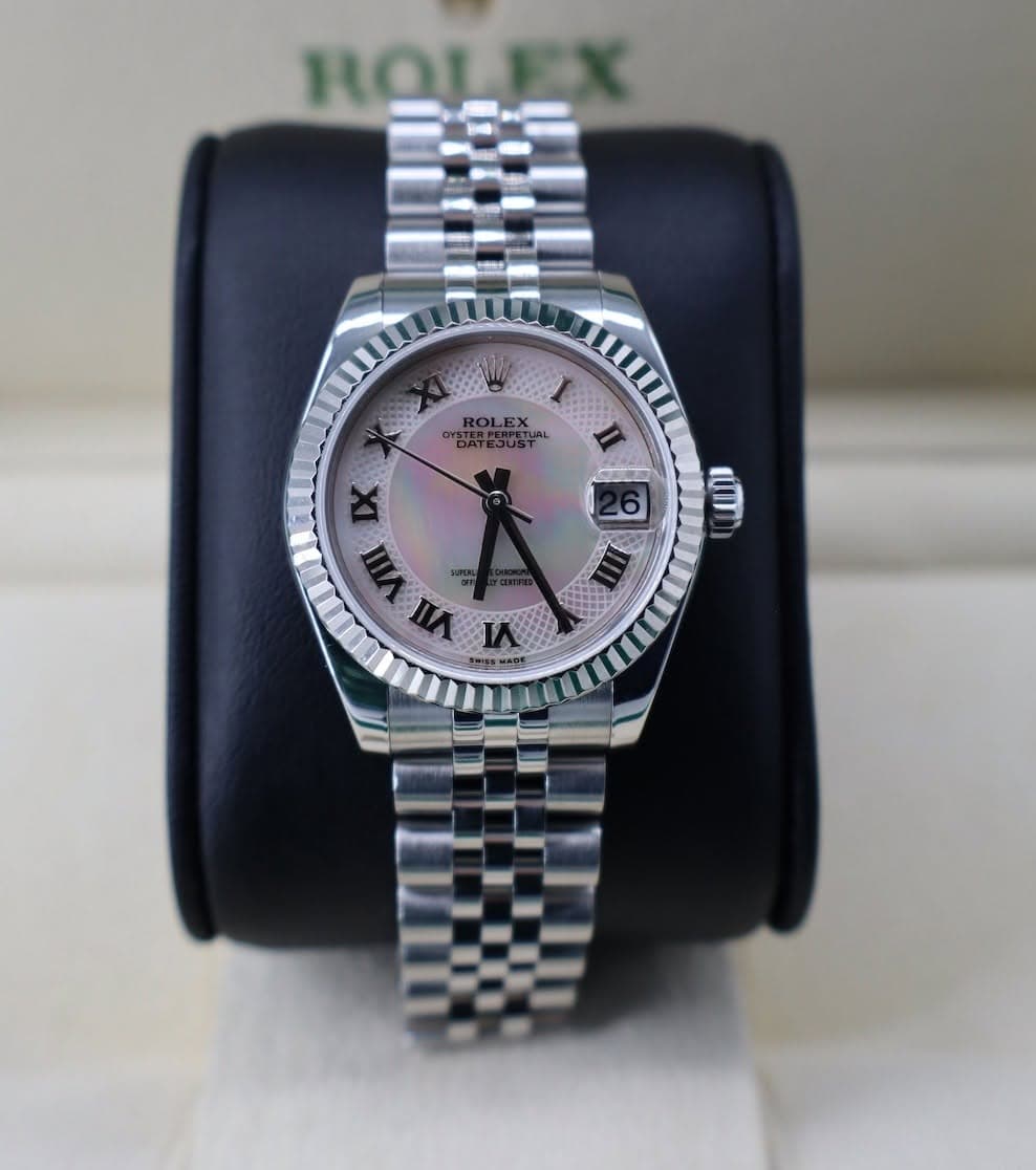 May be an image of wrist watch and text that says 'ROLEX ROL ROLEX LEX YSTERESUST n 26 เก E VII VIVII и'