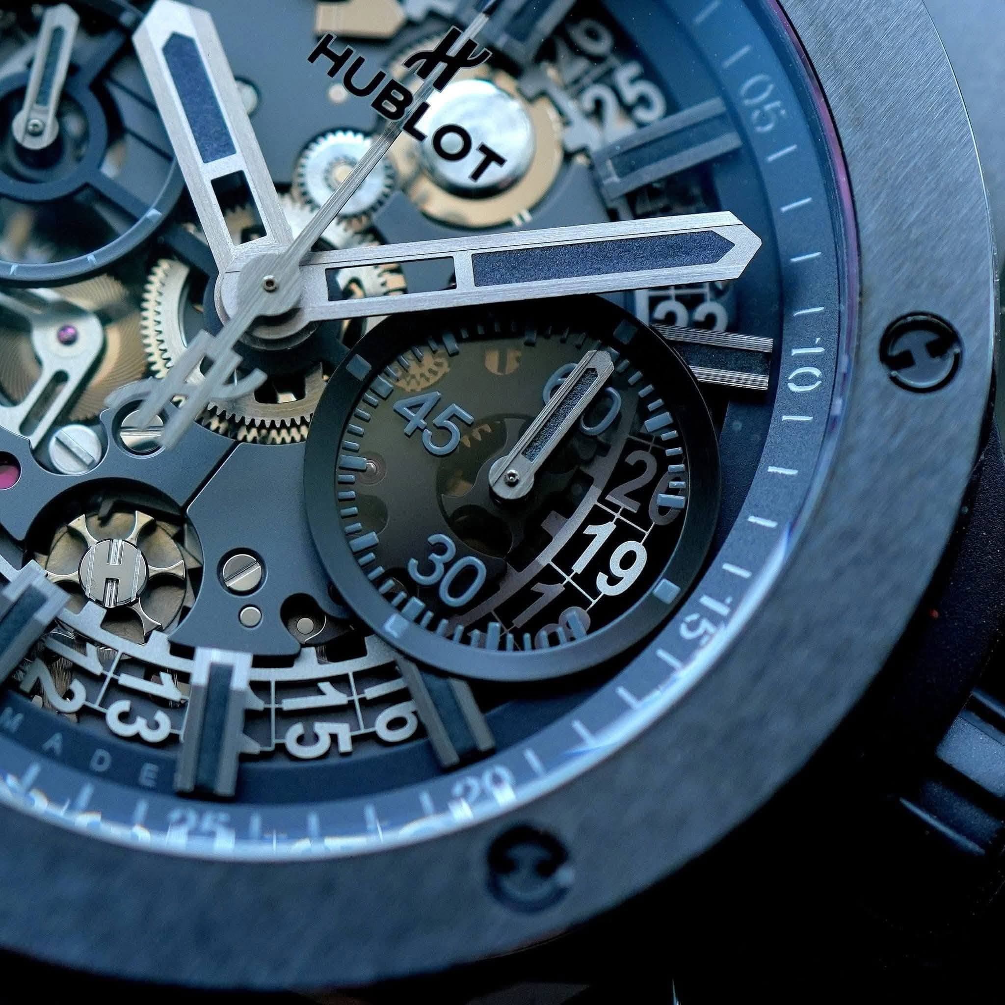 May be an image of wrist watch and text that says '05 HUBLOT KUSLOT OT 125 Mะ 22m ้ซ 15'