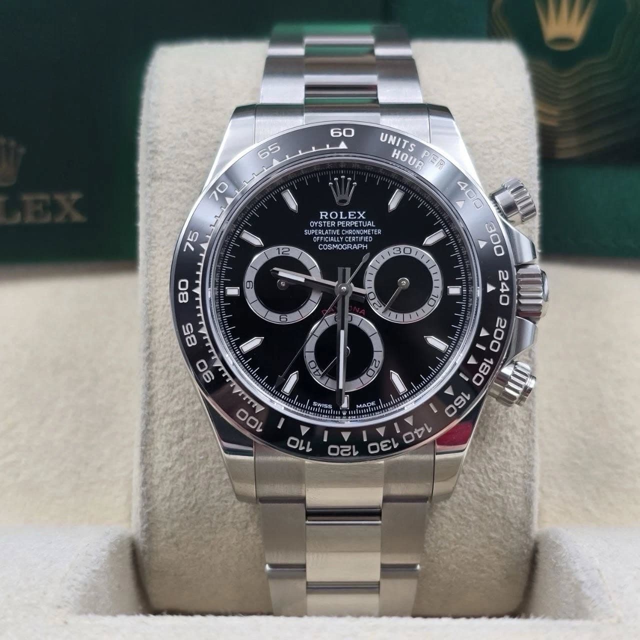 May be an image of wrist watch and text that says ' មាបង ROLEX OYSTE TERPERPETLIAL MεTερ REC CEFCIMLY CFFOMLYCERTFIED YCERTFIED COSMOGRAPH UNITS R HOUR PER ER ฺ 4 400 ว 300 4 0d己 O…