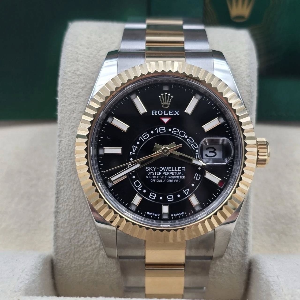 May be an image of wrist watch and text that says 'ROLEX A SKY- Y-DWELLER OYSTER SKY-DWELLER CTEDCEDDE OYSTERPERPETOR PERPETUAL SVETE UAL RTIFIE ቤ Οι 8 9 GHES MADK'