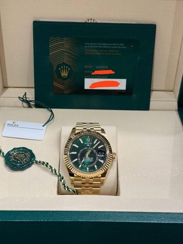 May be an image of wrist watch and text that says 'ROLEX د OLL 16. e 3 - - ك'