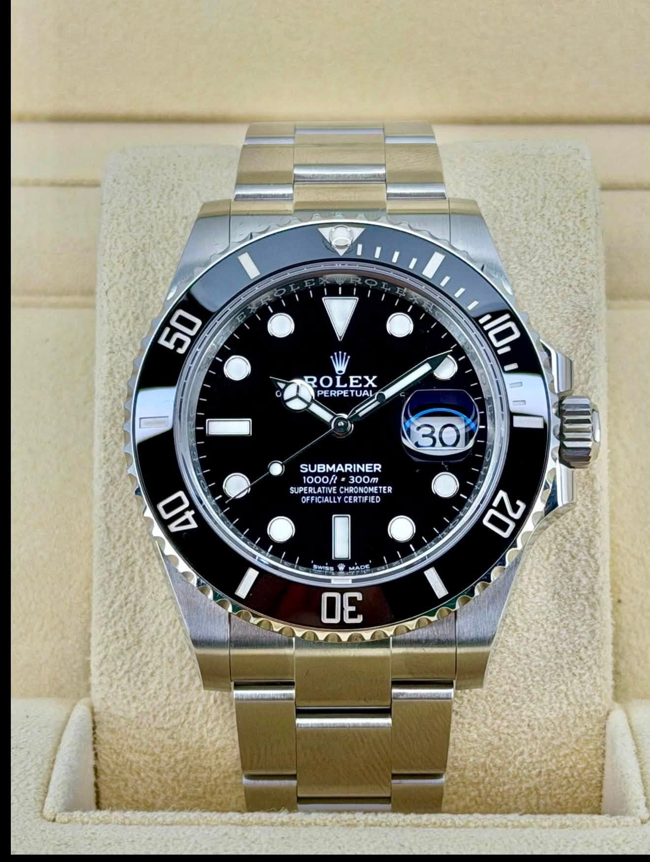May be an image of wrist watch and text that says '50 ROLEX EX PERPE PERPETUAL TUAL JAL 10 30 SUBMARINER 1000/ 300m CHRONOMETE DONOMETE TER 300m UPERLATIV SEBLATIVE OFFICIALL…