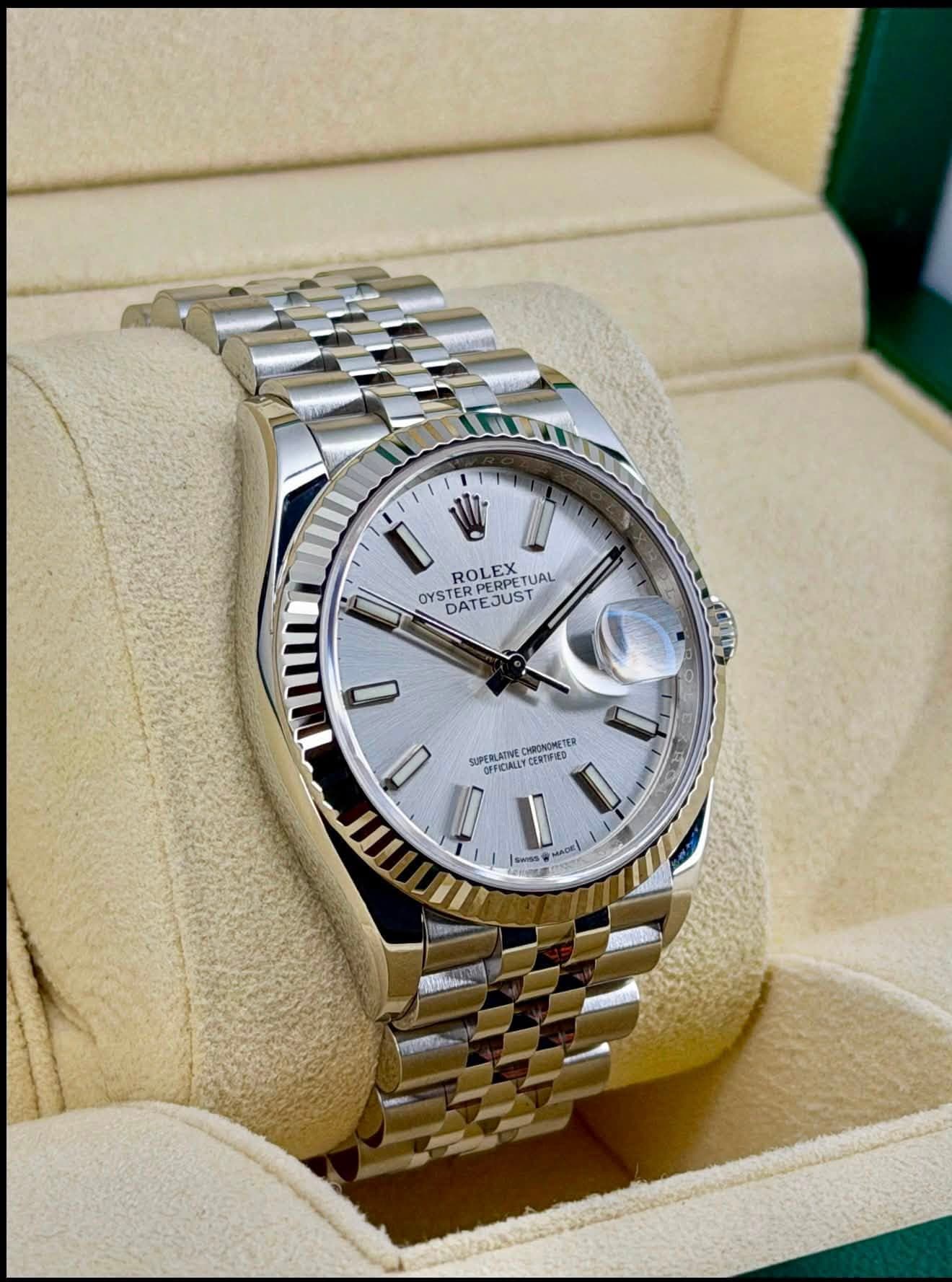 May be an image of wrist watch and text that says '0 TERPERPE ROLEX EX OYSTE OYSTERPERF YSTATEJUST DATEJUST OYSTERPERPETUAL EREJUST PERPET ETUAL W 0 0 SUPERLATIVE PERLATIMEDRONO…