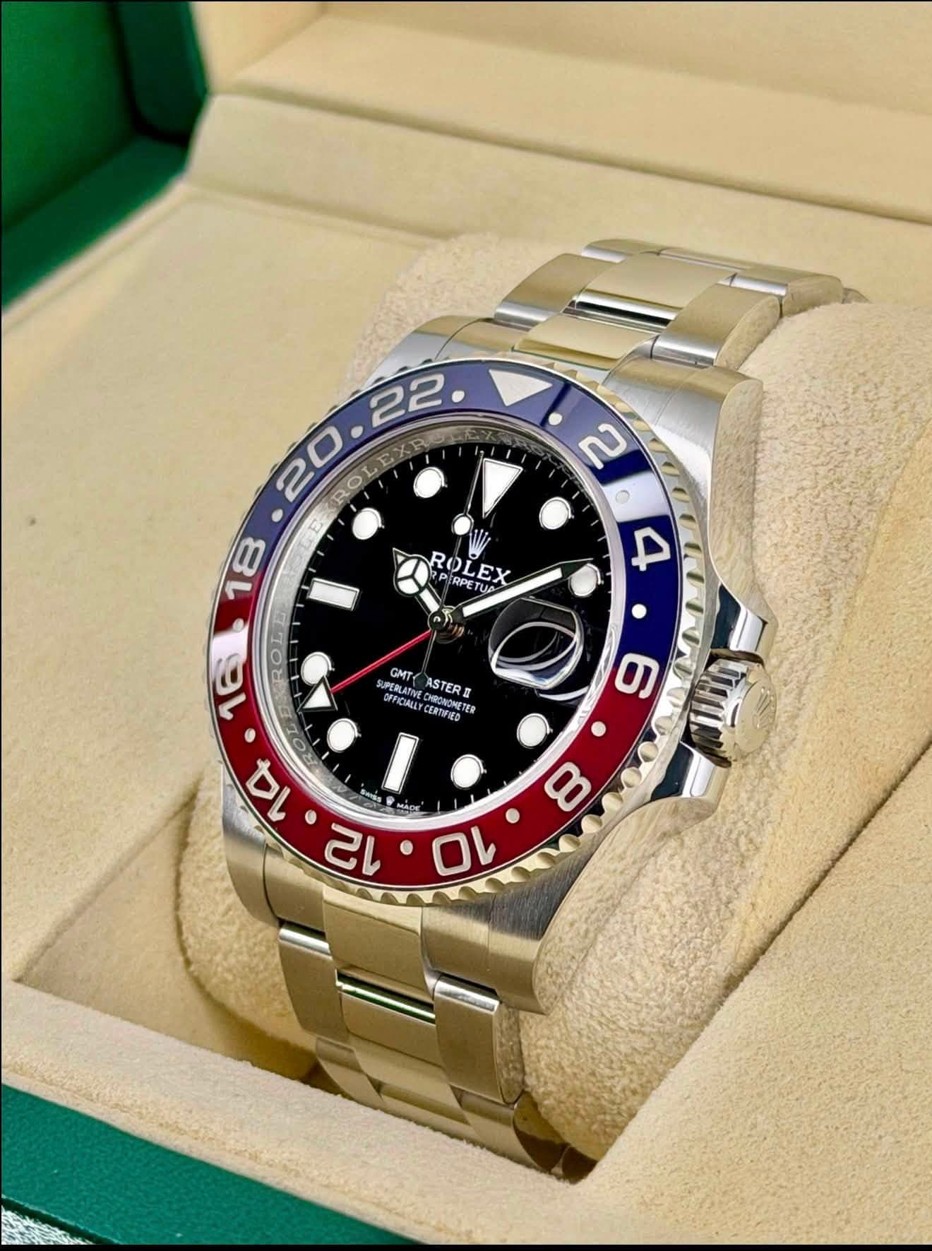 May be an image of wrist watch and text that says '2 o 4 n 20.22 FU 22. 2 20 EXRO E 18 ROL OPFT ROLEX ETUP RPE PETU 16 OL 14 GE- MÁDE" mepc ج 源。 12 10 GMT ASTER 重 we SUPERLATIE…