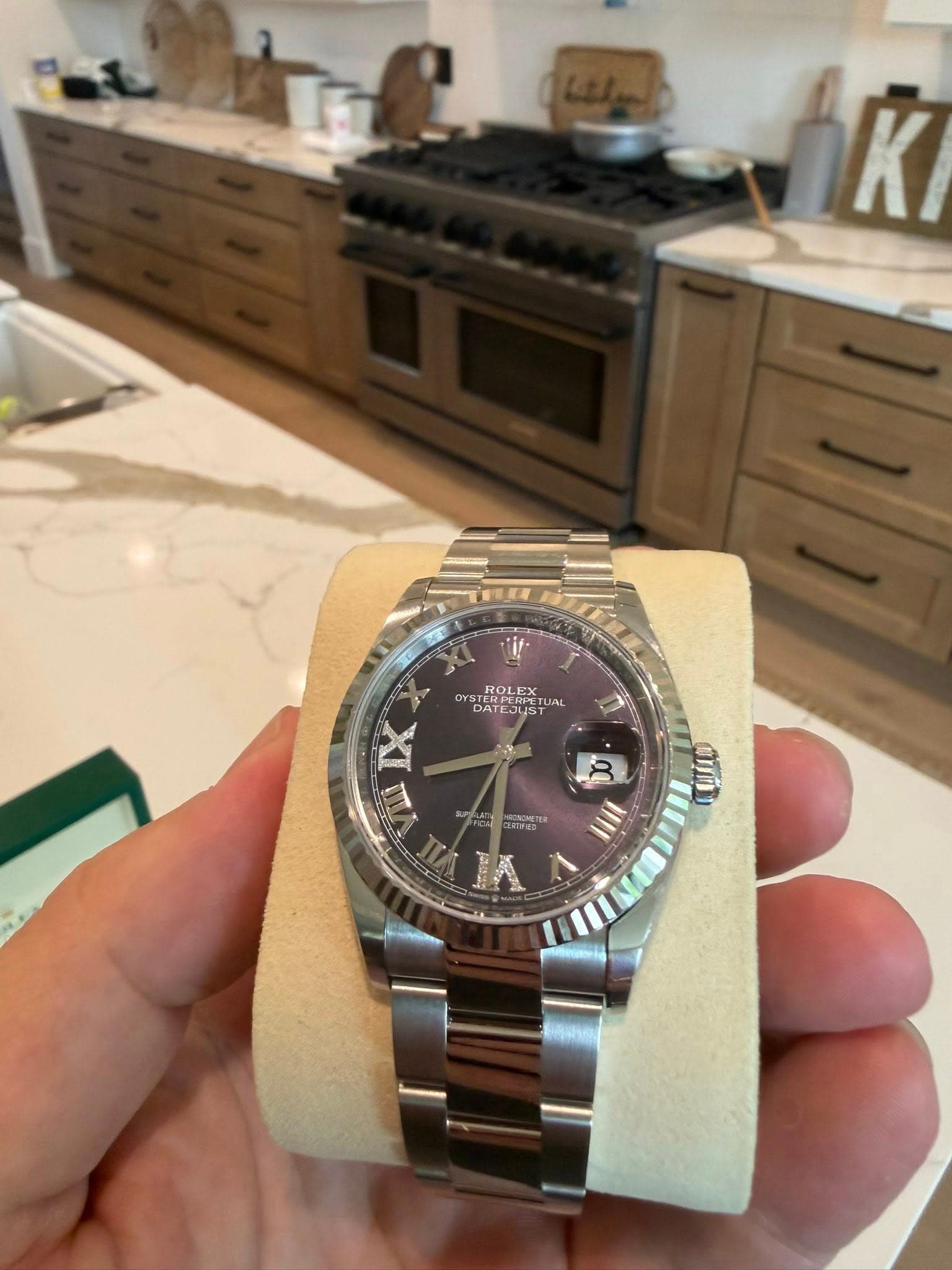 May be an image of wrist watch and text that says 'K OY STERITE TERP ROLEX EX K № DATEJUST U DATES OTE D IX 山 3 MENCNE IIII 1 رک ٧'
