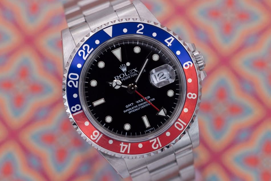 May be an image of wrist watch and text that says ' ROLUX PERPETUR PET 6 mn 18 MAS ASIER ER ETER GMT ECHRONG CERTIFIE SUPE PERLATIV PERLATIV ERLATIVE.CVE OFFICIALE LATIVE '