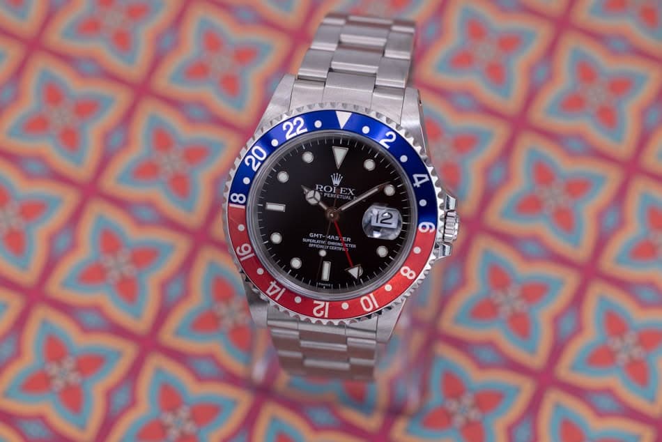 May be an image of wrist watch and text that says 'ROLEX E 20 20 22 好 4 18 16 好ら टा 2 4 12 6 E 8 E3& 10'