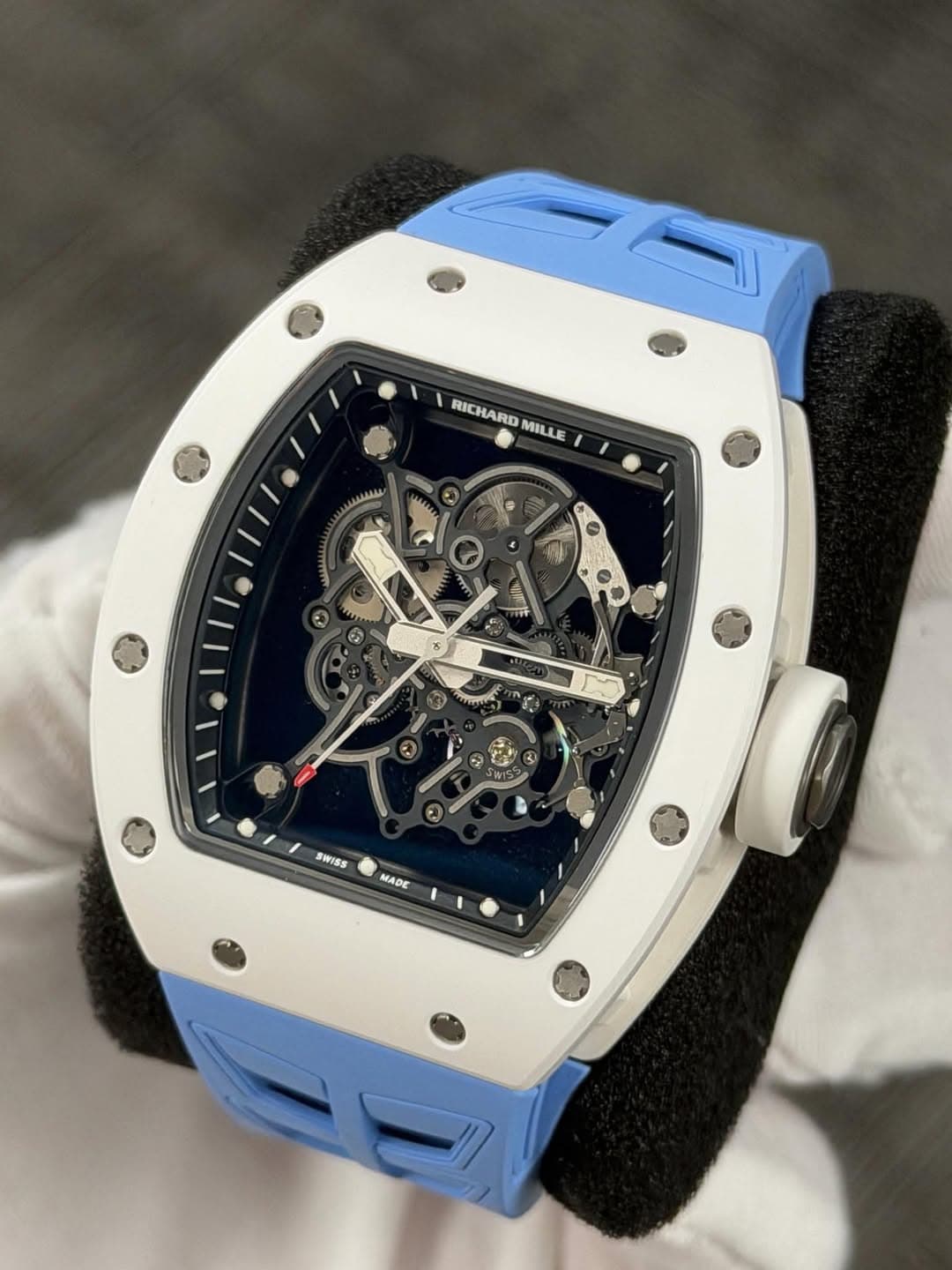 May be an image of wrist watch and text that says 'RICHARD MILLE MAAAAAbl 净159 SWISS MADE'