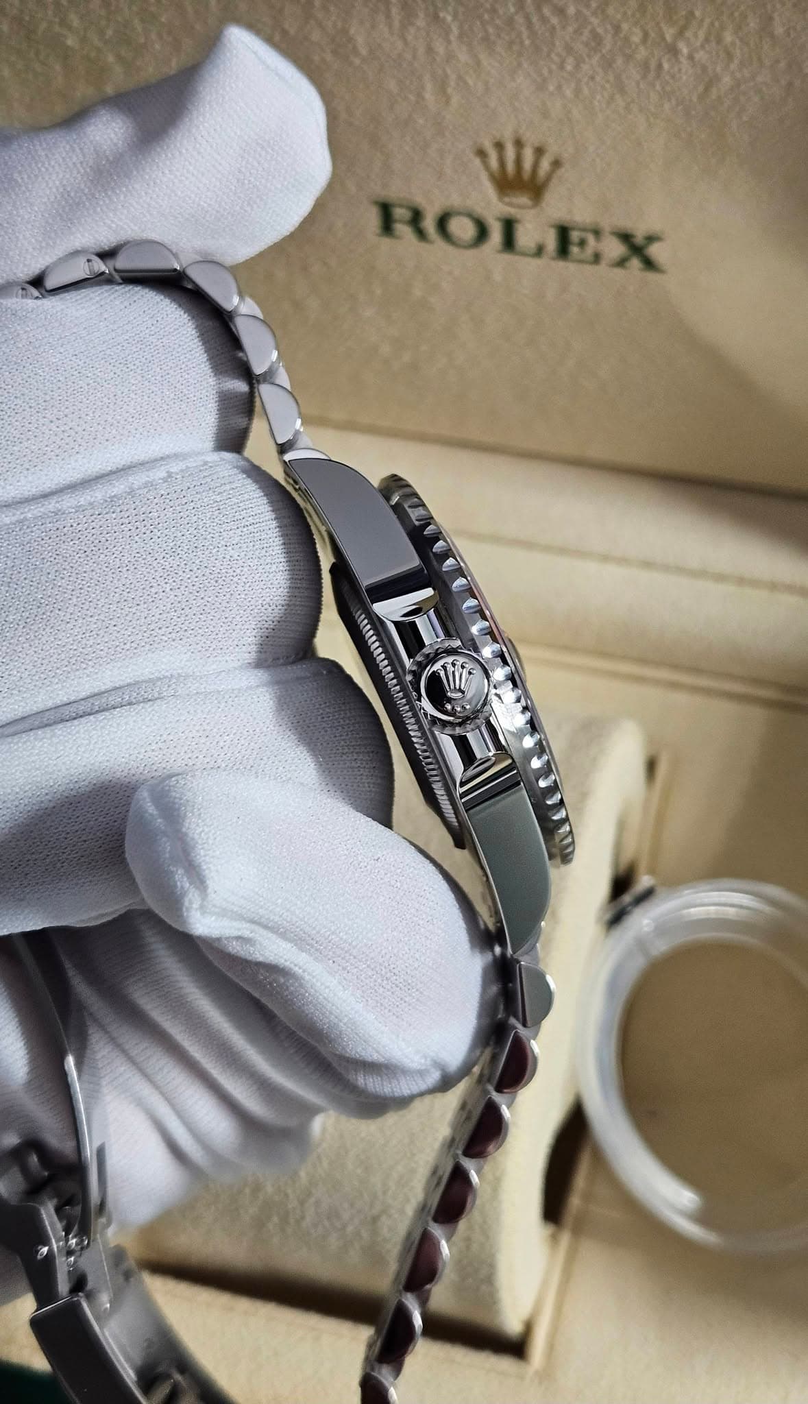 May be an image of wrist watch and text that says '١ل11 ROLEX'